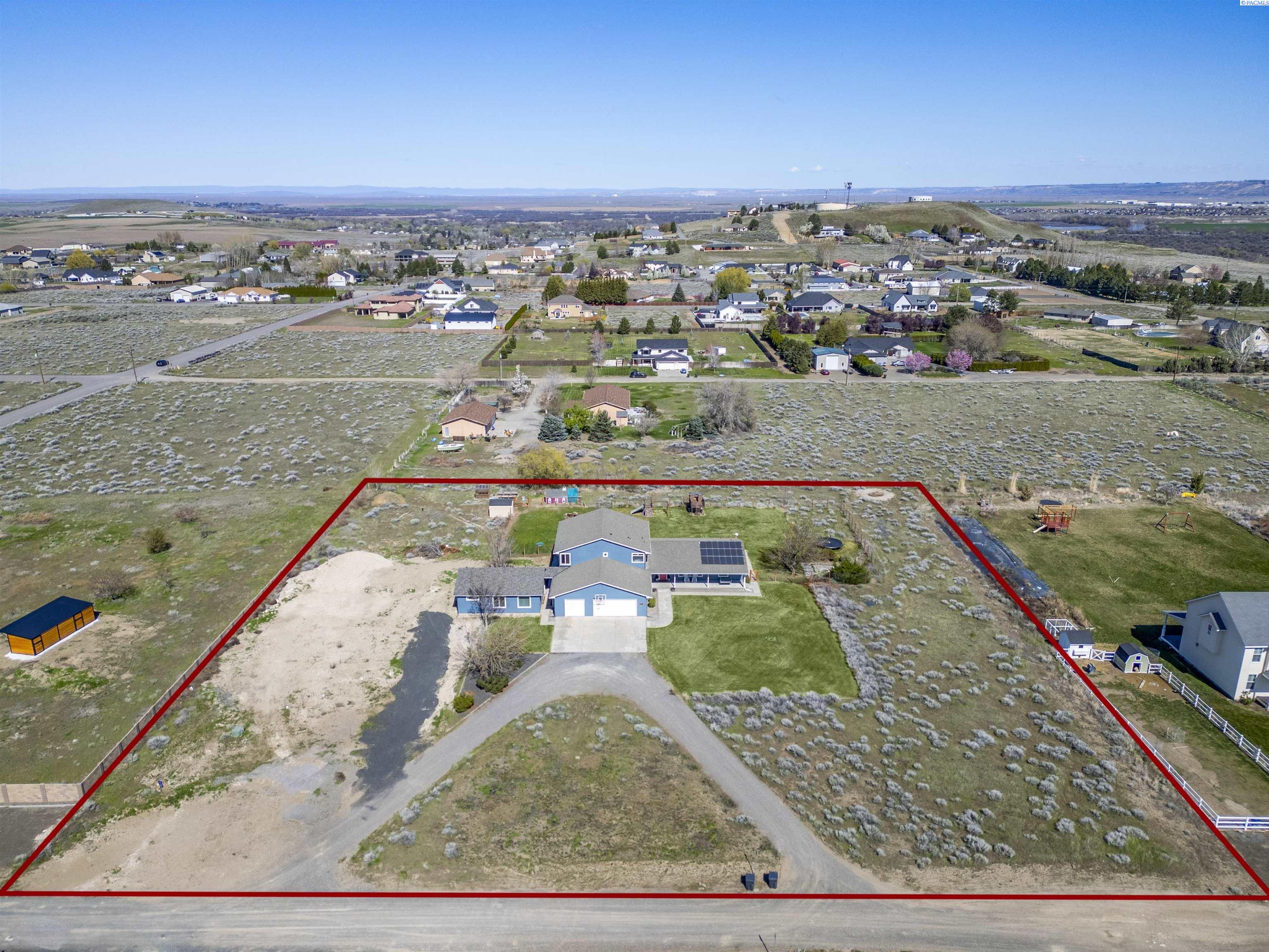 5600 Laurel Dr, West Richland, WA 99353