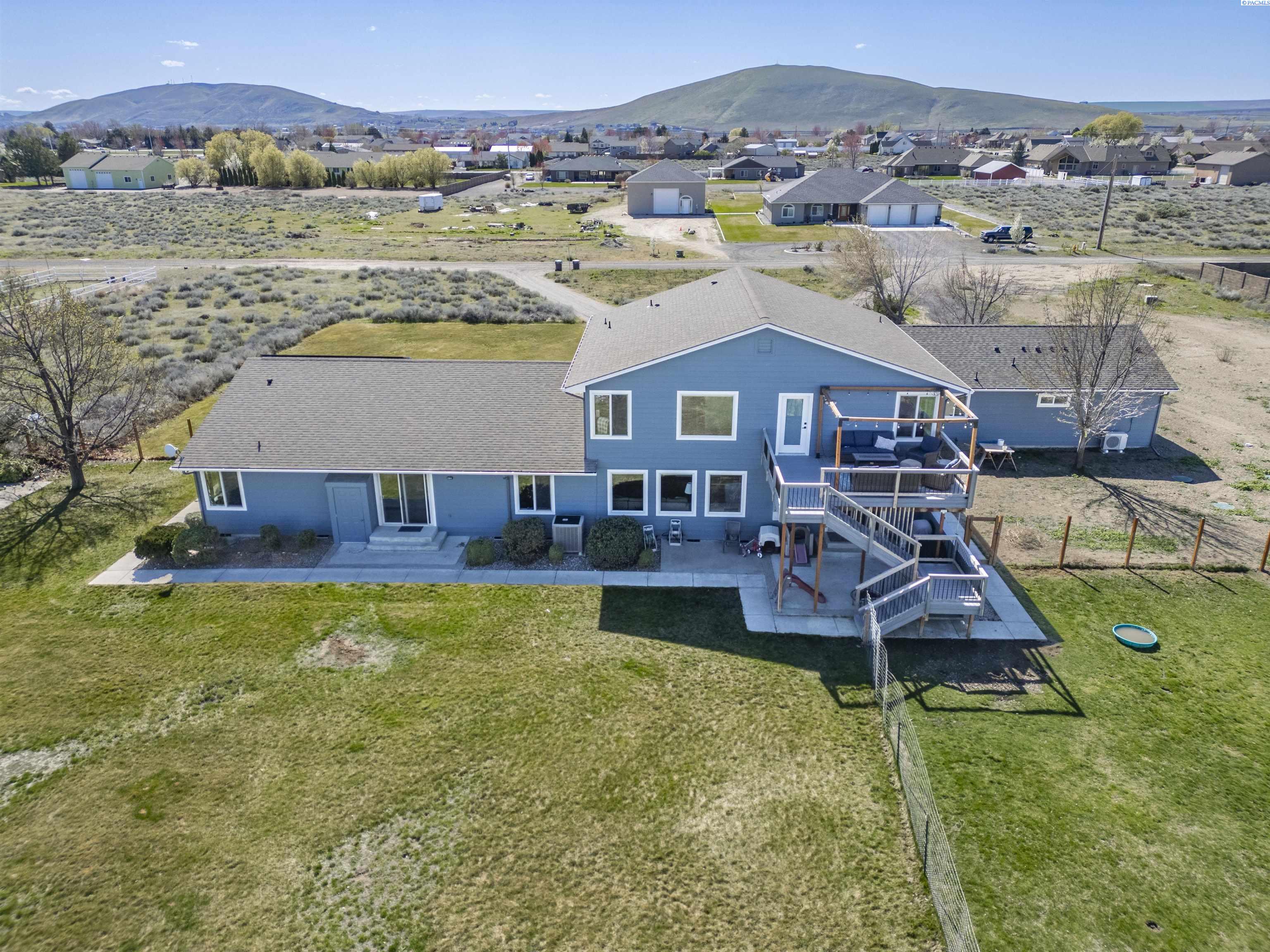 5600 Laurel Dr, West Richland, WA 99353