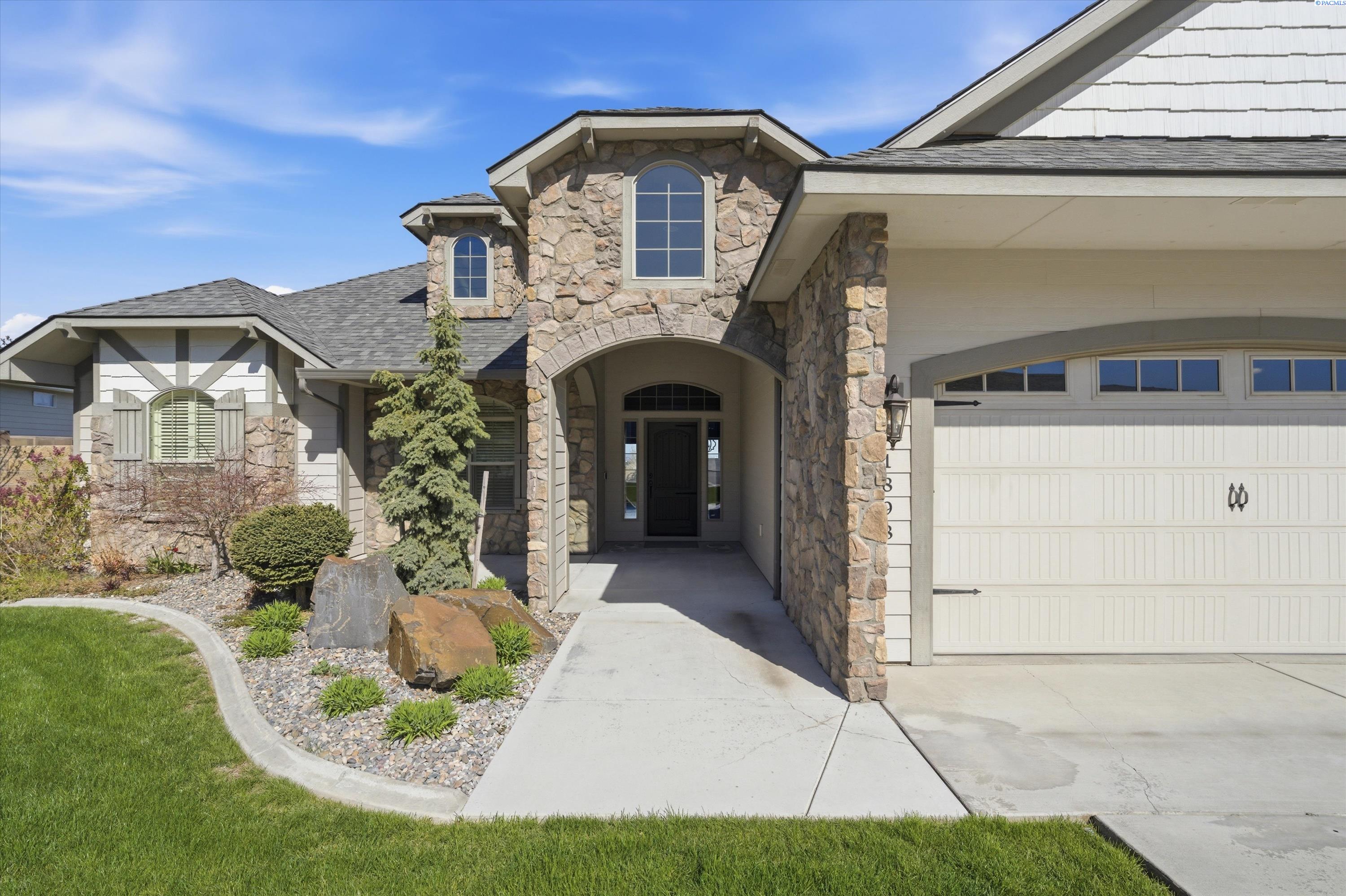 1898 52nd Ave, Kennewick, WA 99337