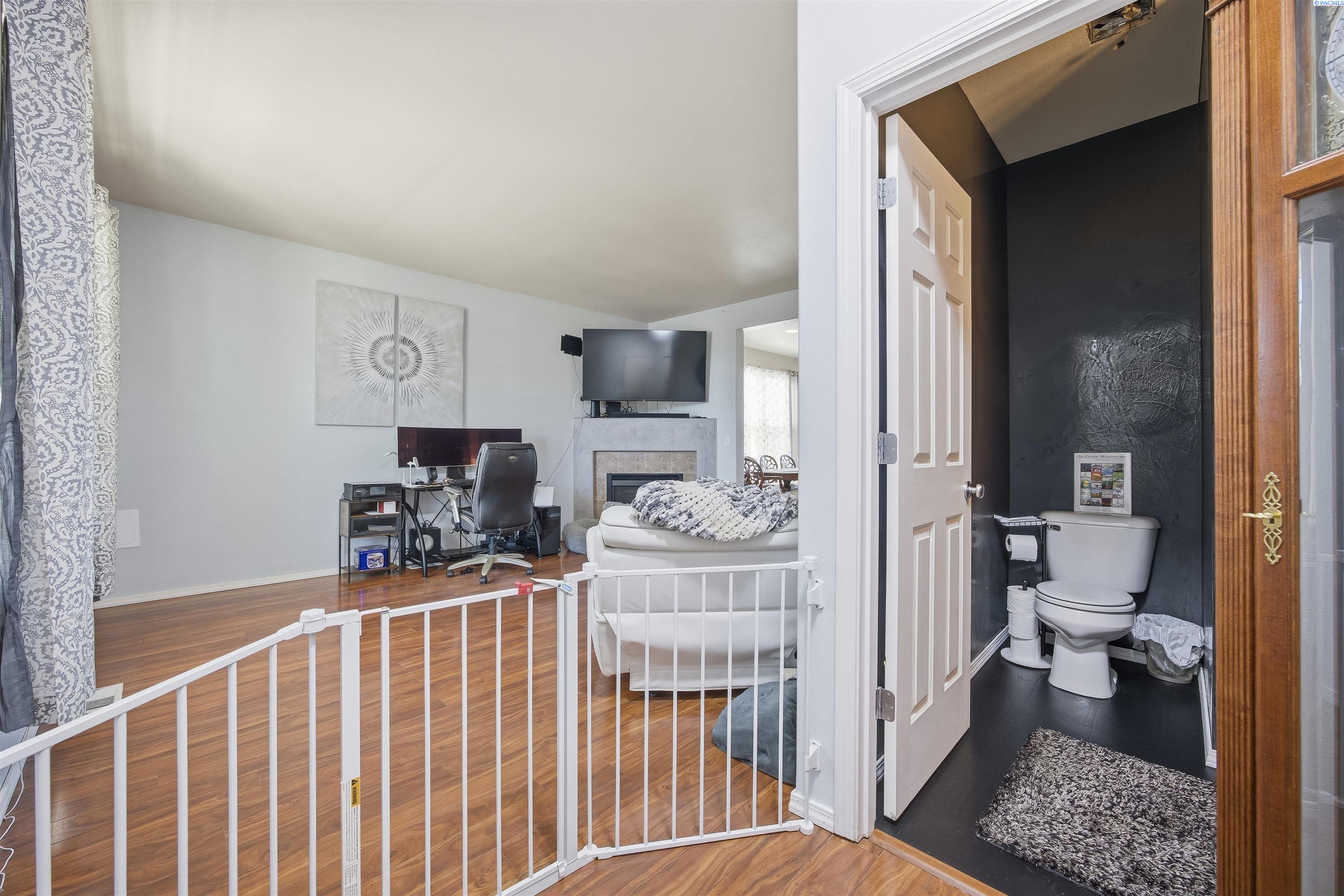 9819 Mustang Dr, Pasco, WA 99301