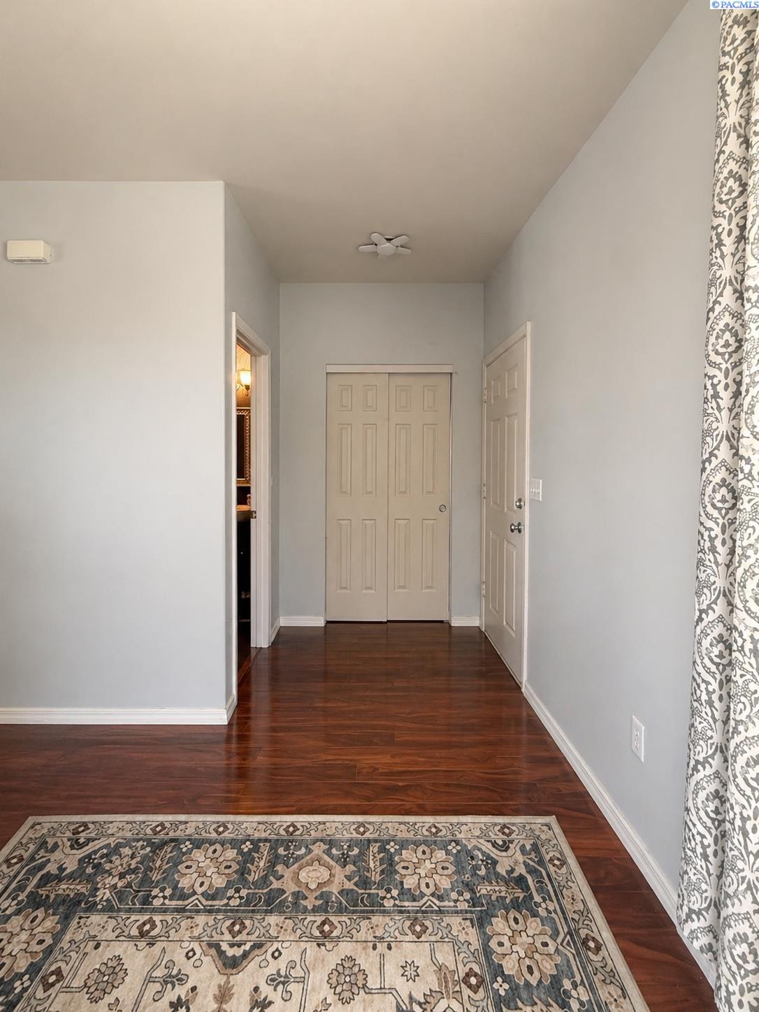 9819 Mustang Dr, Pasco, WA 99301