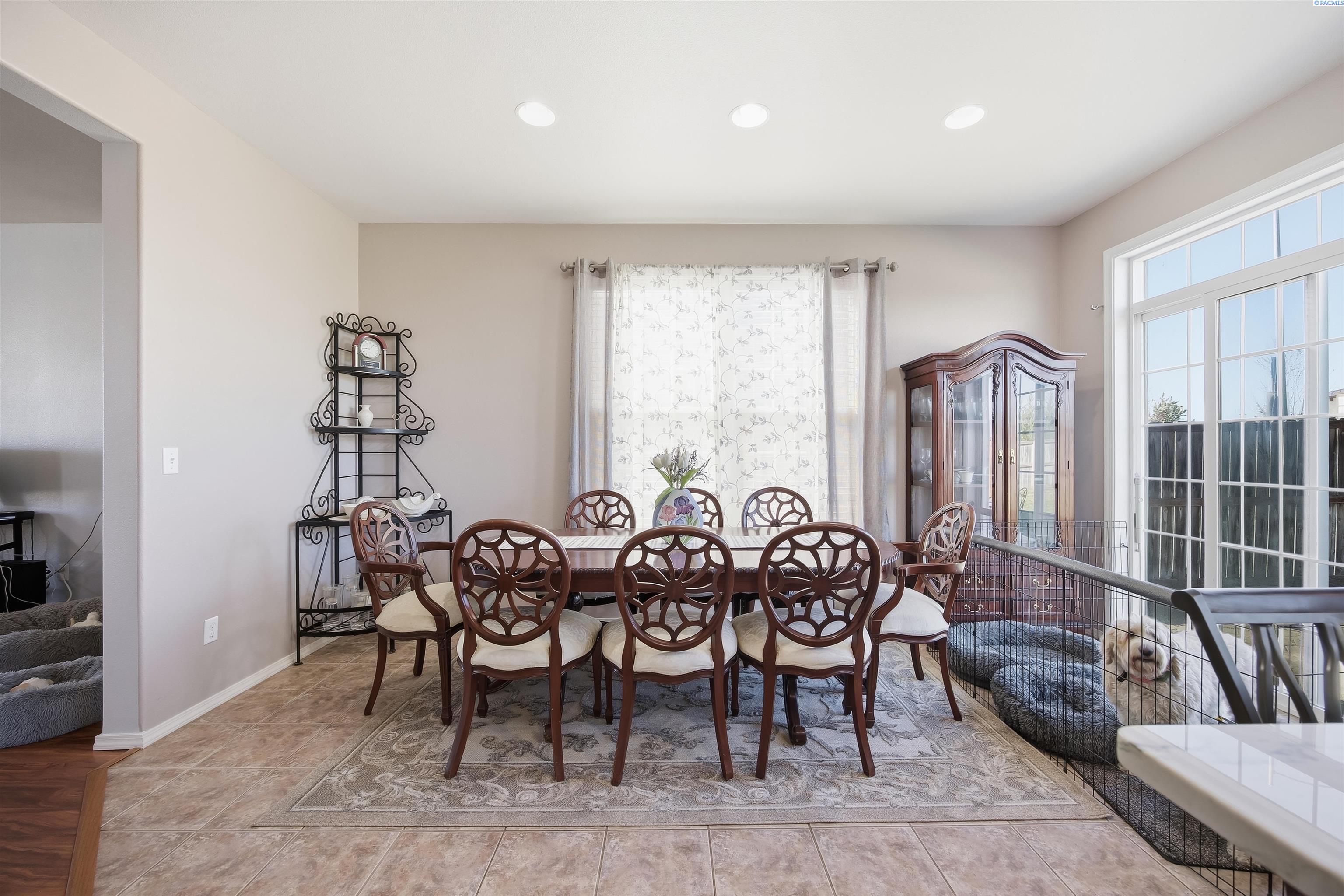 9819 Mustang Dr, Pasco, WA 99301
