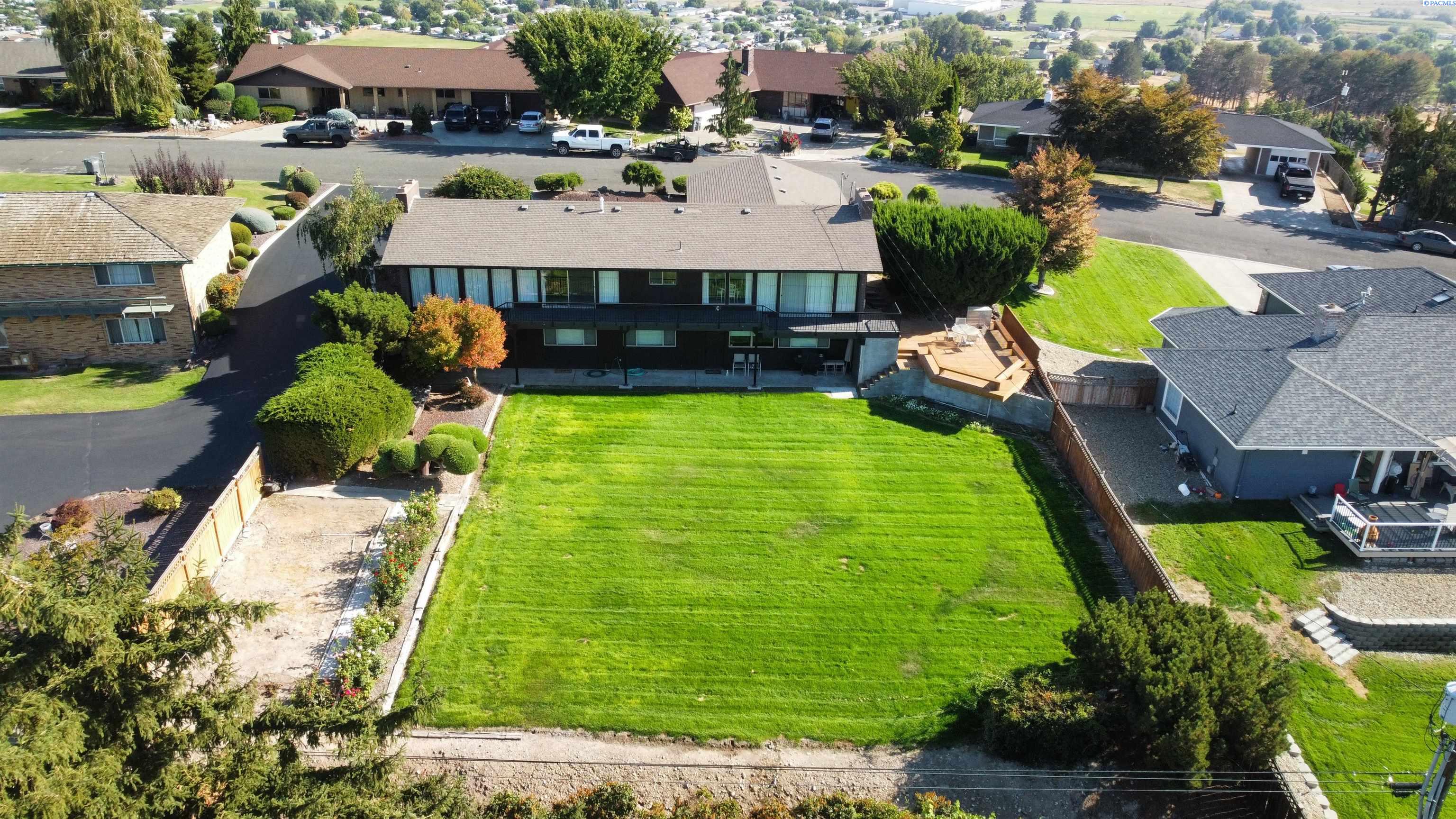 808 Skyline Dr, Sunnyside, WA 98944