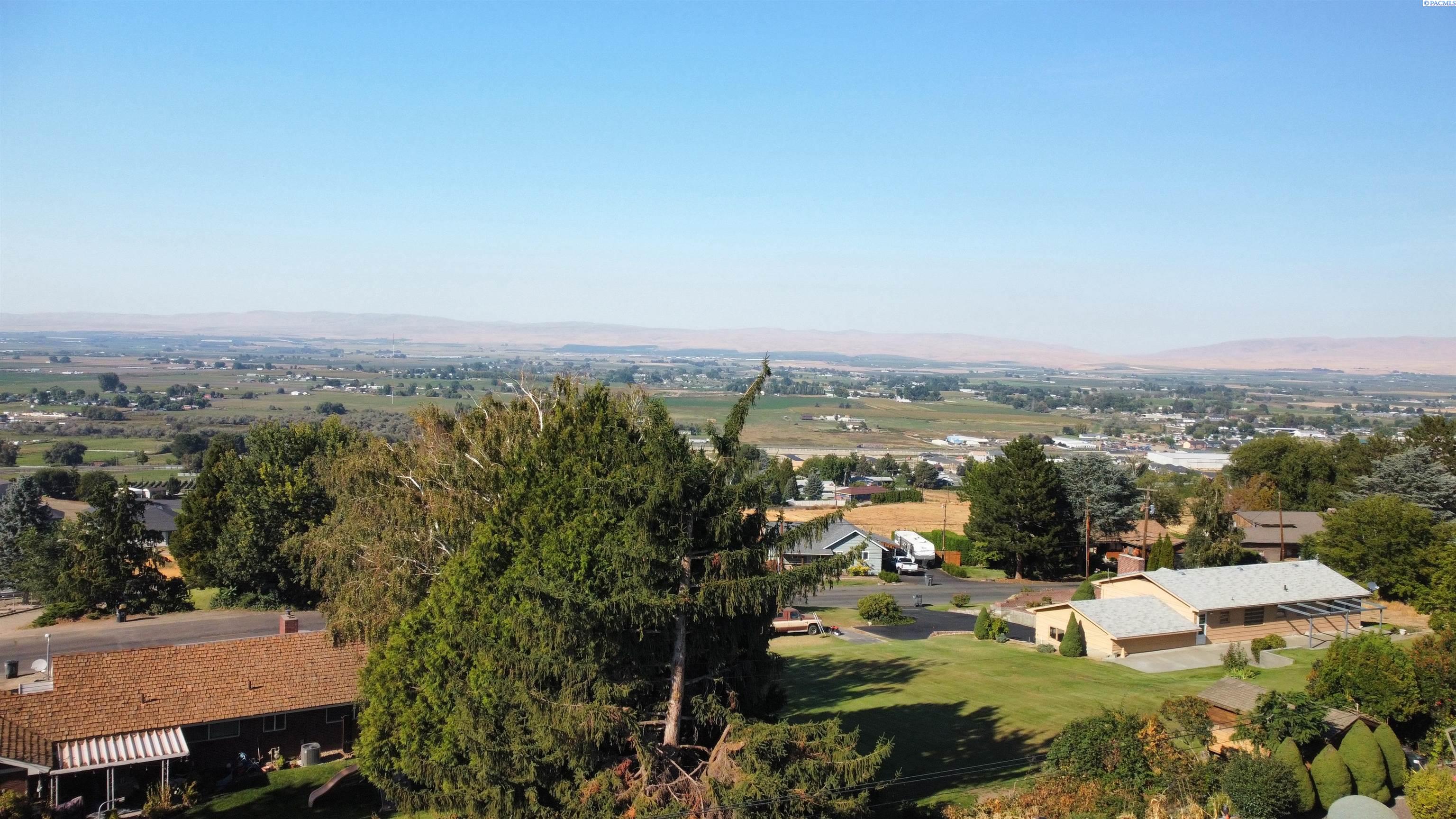 808 Skyline Dr, Sunnyside, WA 98944