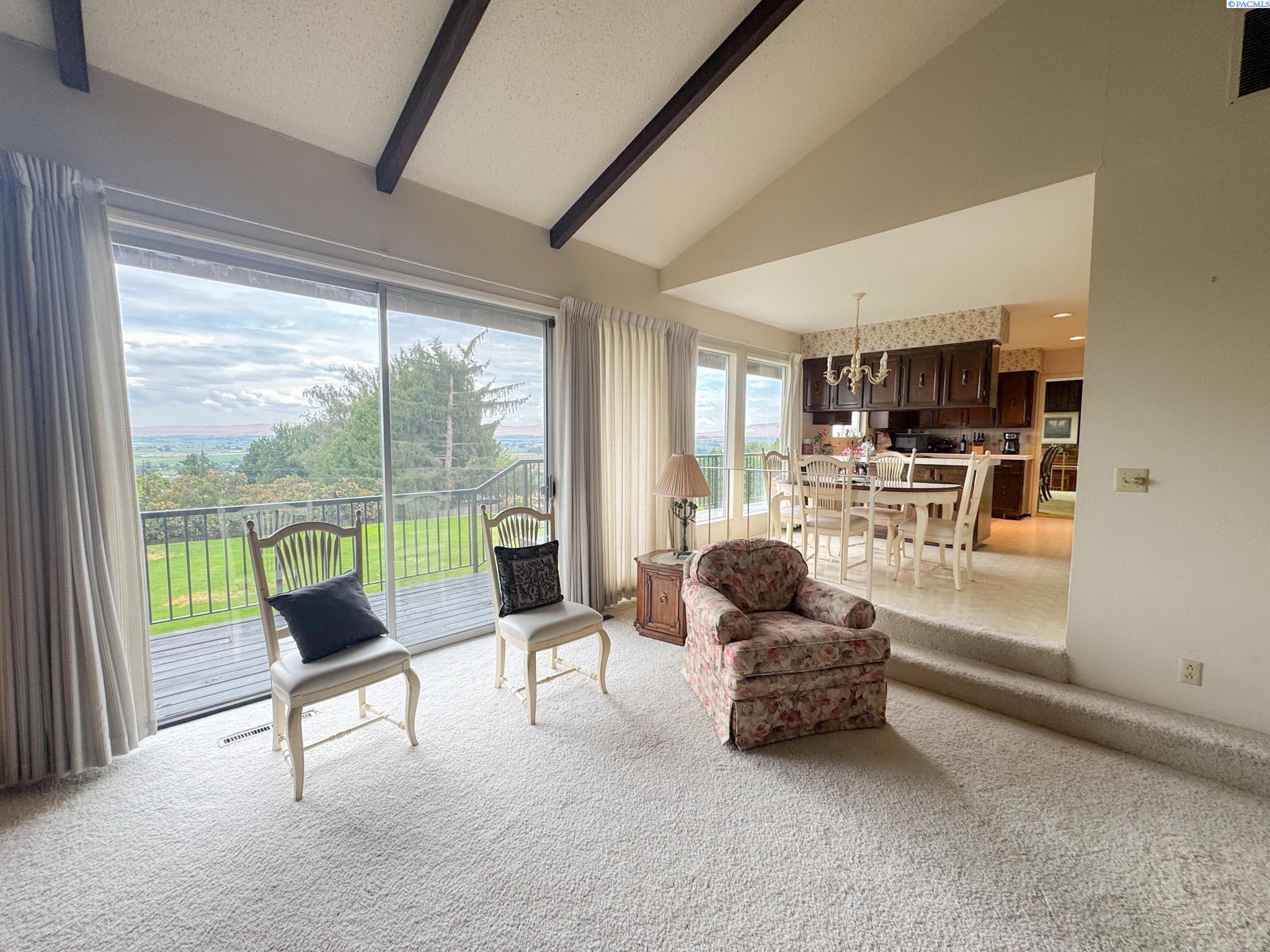 808 Skyline Dr, Sunnyside, WA 98944