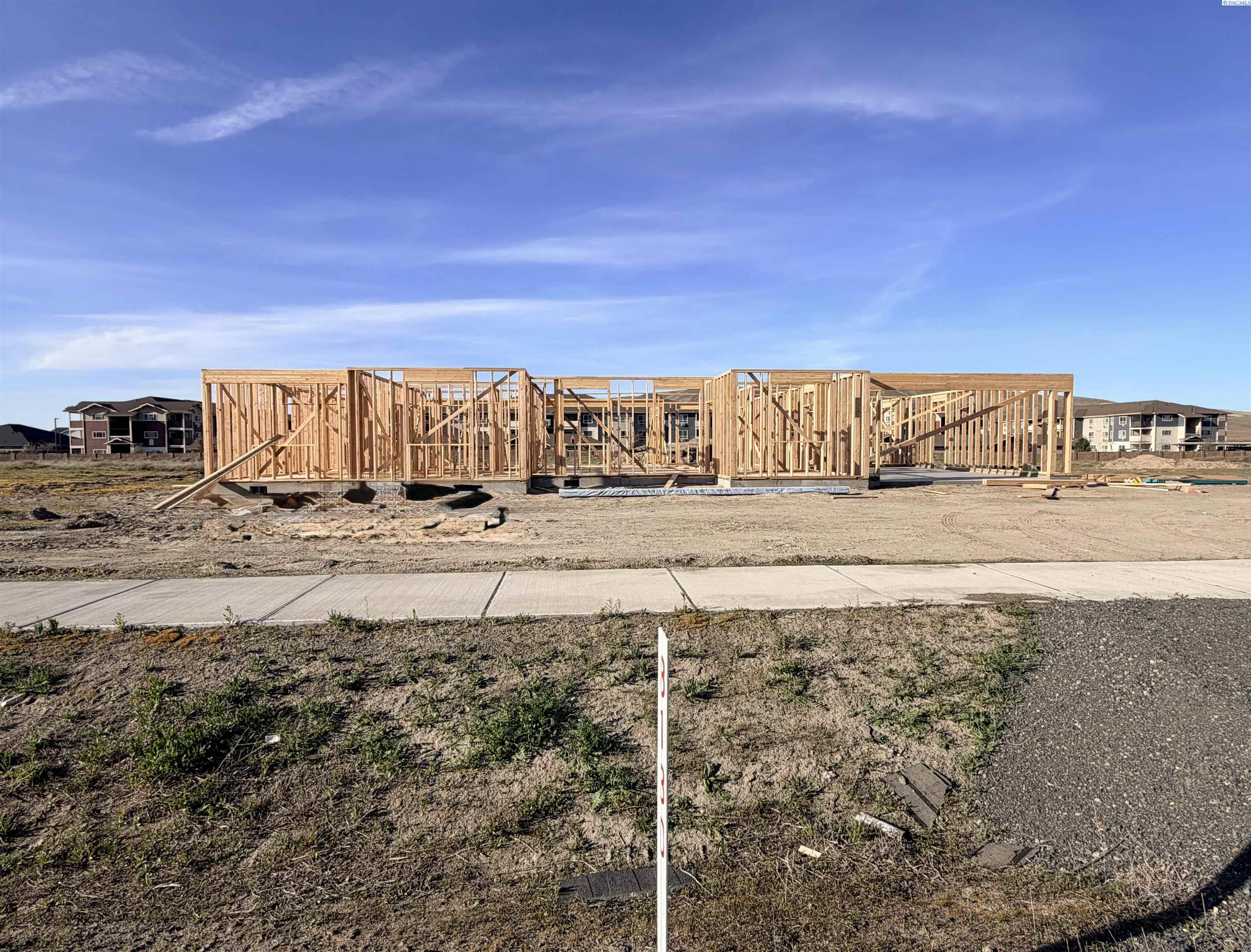 8130 Harvest Loop, Kennewick, WA 99338