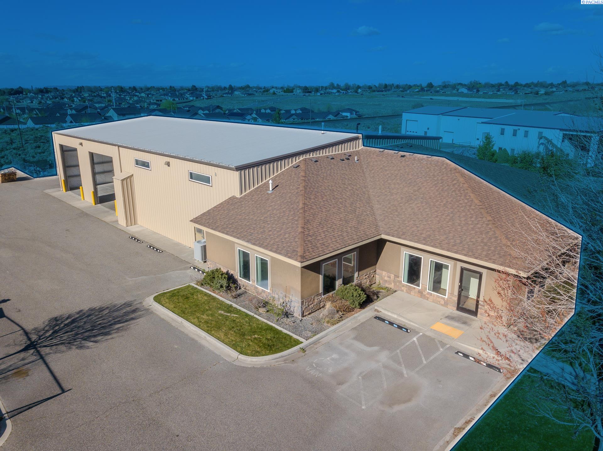 9232 Clearwater Dr, Kennewick, WA 99336