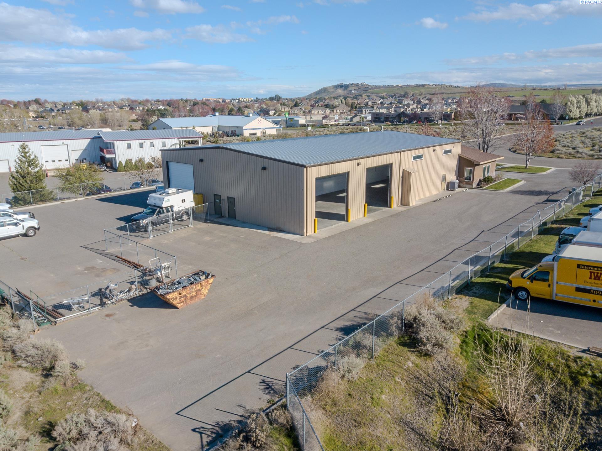 9232 Clearwater Dr, Kennewick, WA 99336