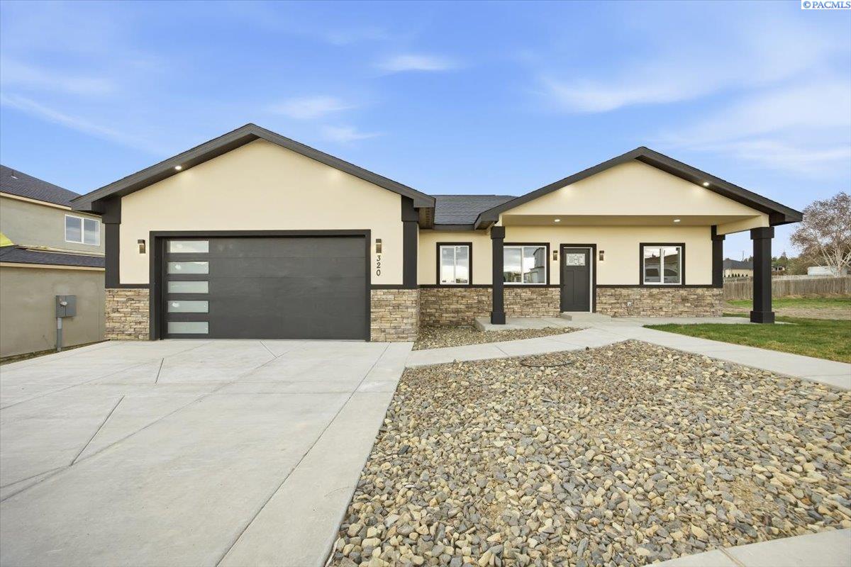 320 Victoria St, Sunnyside WA 98944