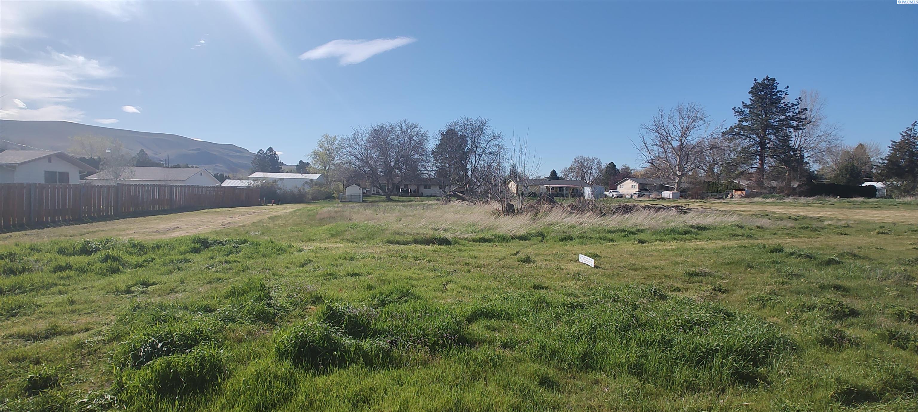 NKA 11th St, Benton City, WA 99320