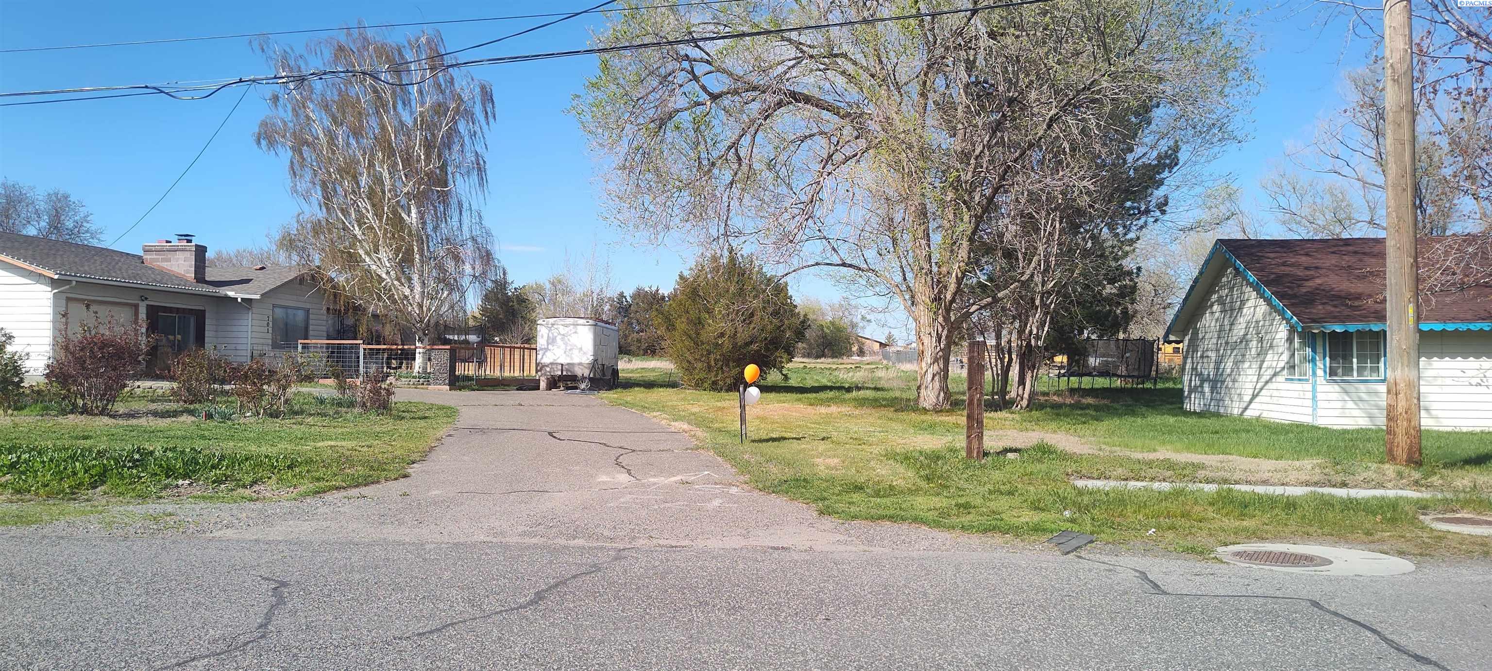 NKA 11th St, Benton City, WA 99320