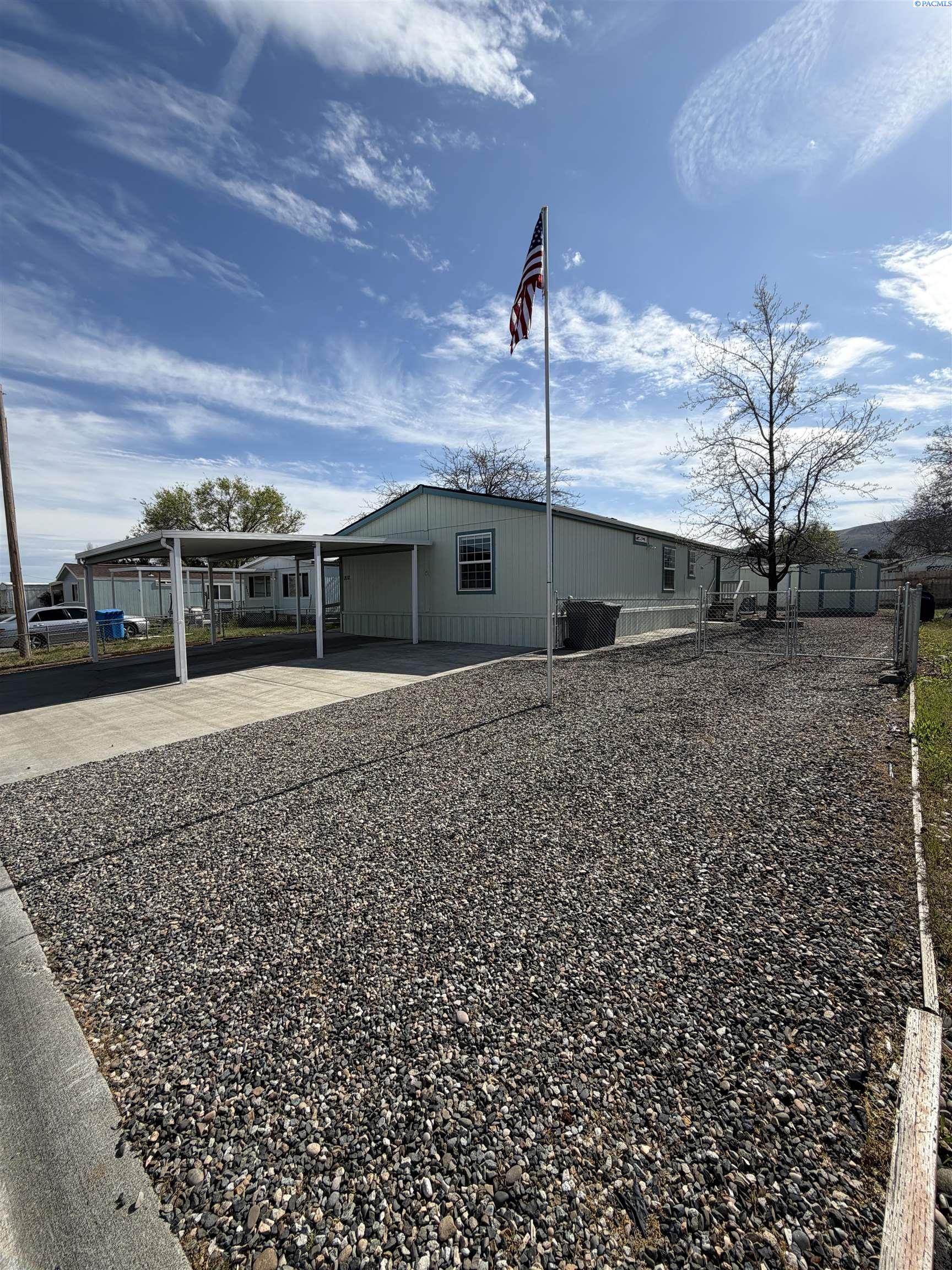 212 Crestwood Dr, Richland, WA 99352