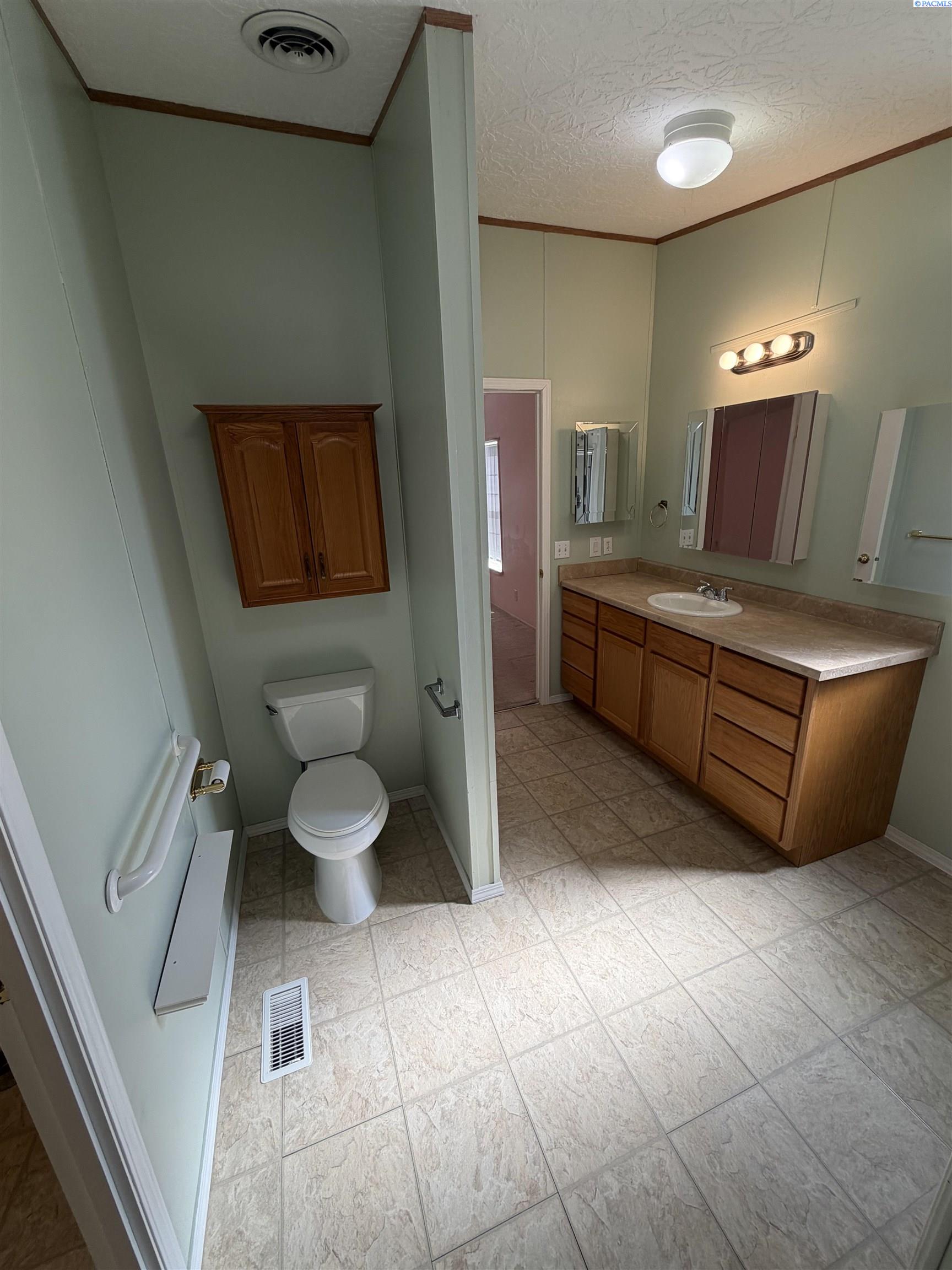 212 Crestwood Dr, Richland, WA 99352