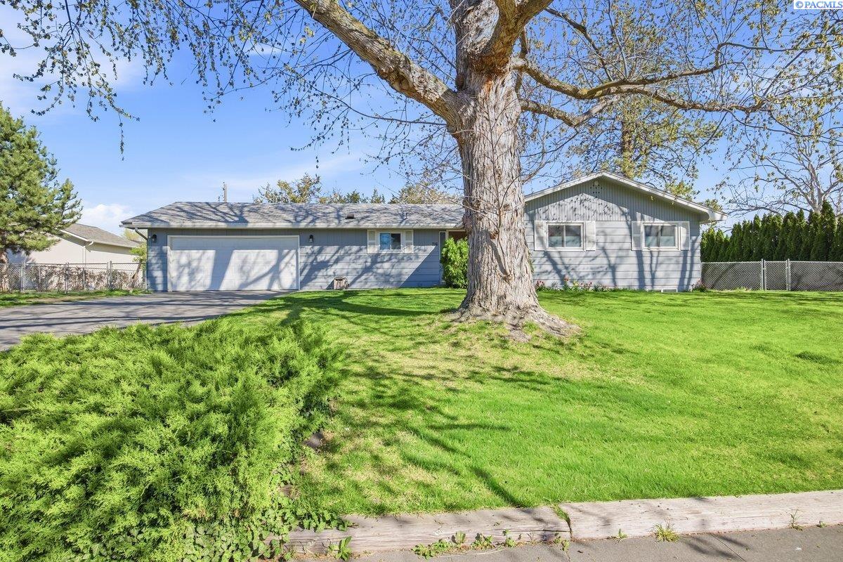 716 12th St, Benton City, WA 99320