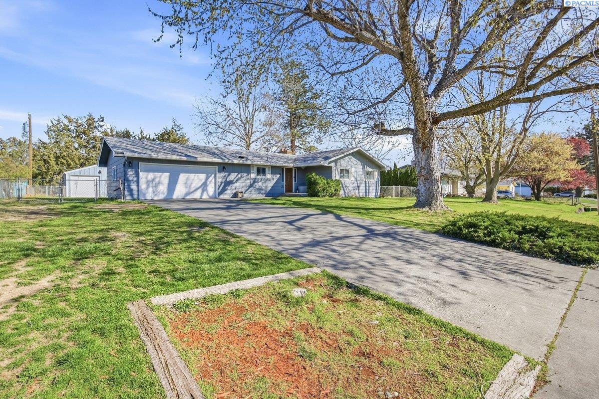 716 12th St, Benton City, WA 99320