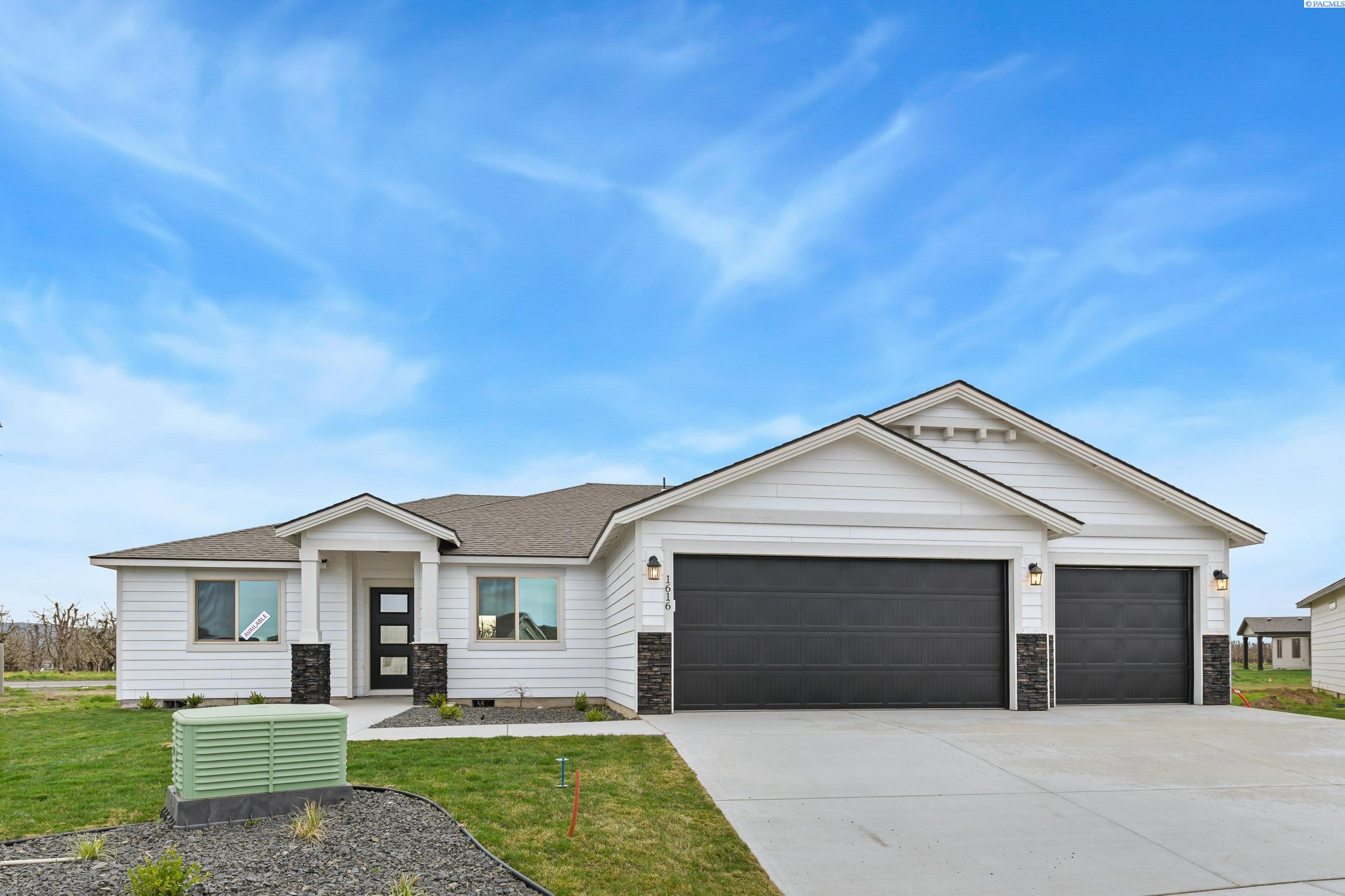 1616 Castlewood Ct, Grandview WA 98930