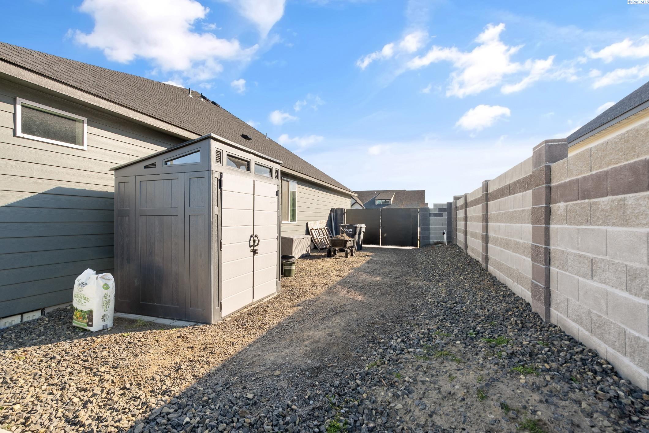 7876 Cardinal Peak St, West Richland, WA 99353