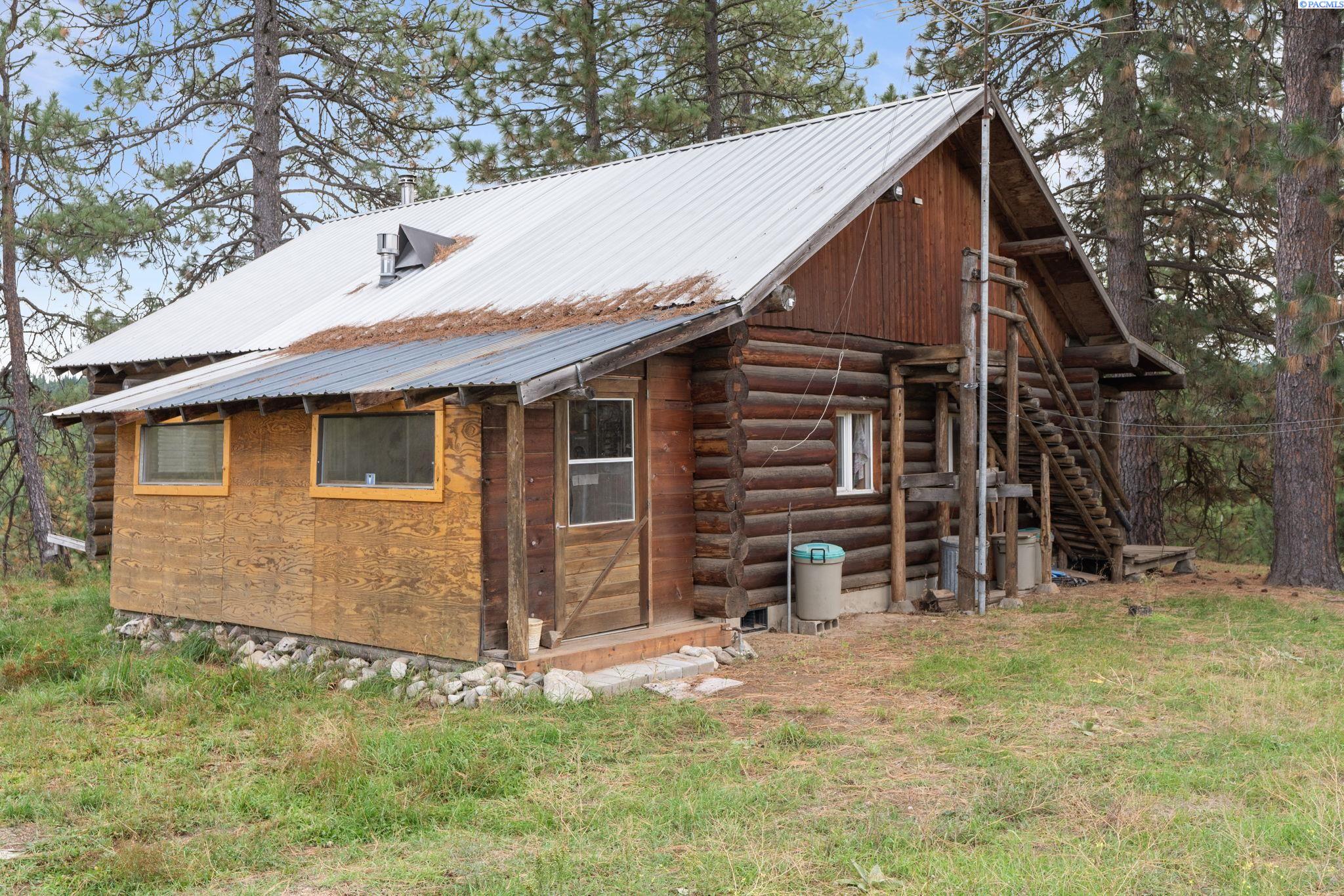 861 Pines Rd, Newport WA 99156