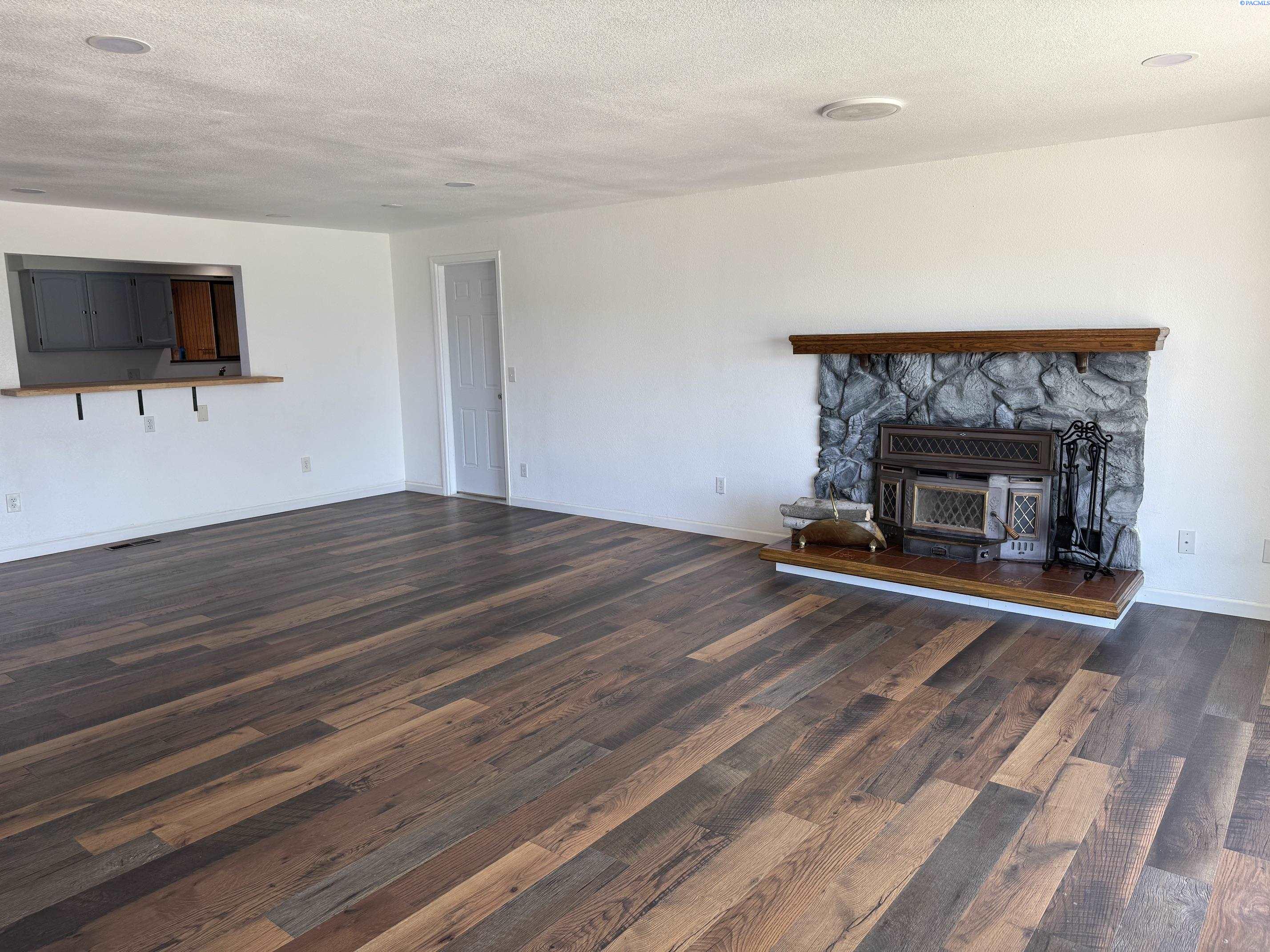 6105 Sylvester St, Pasco, WA 99301