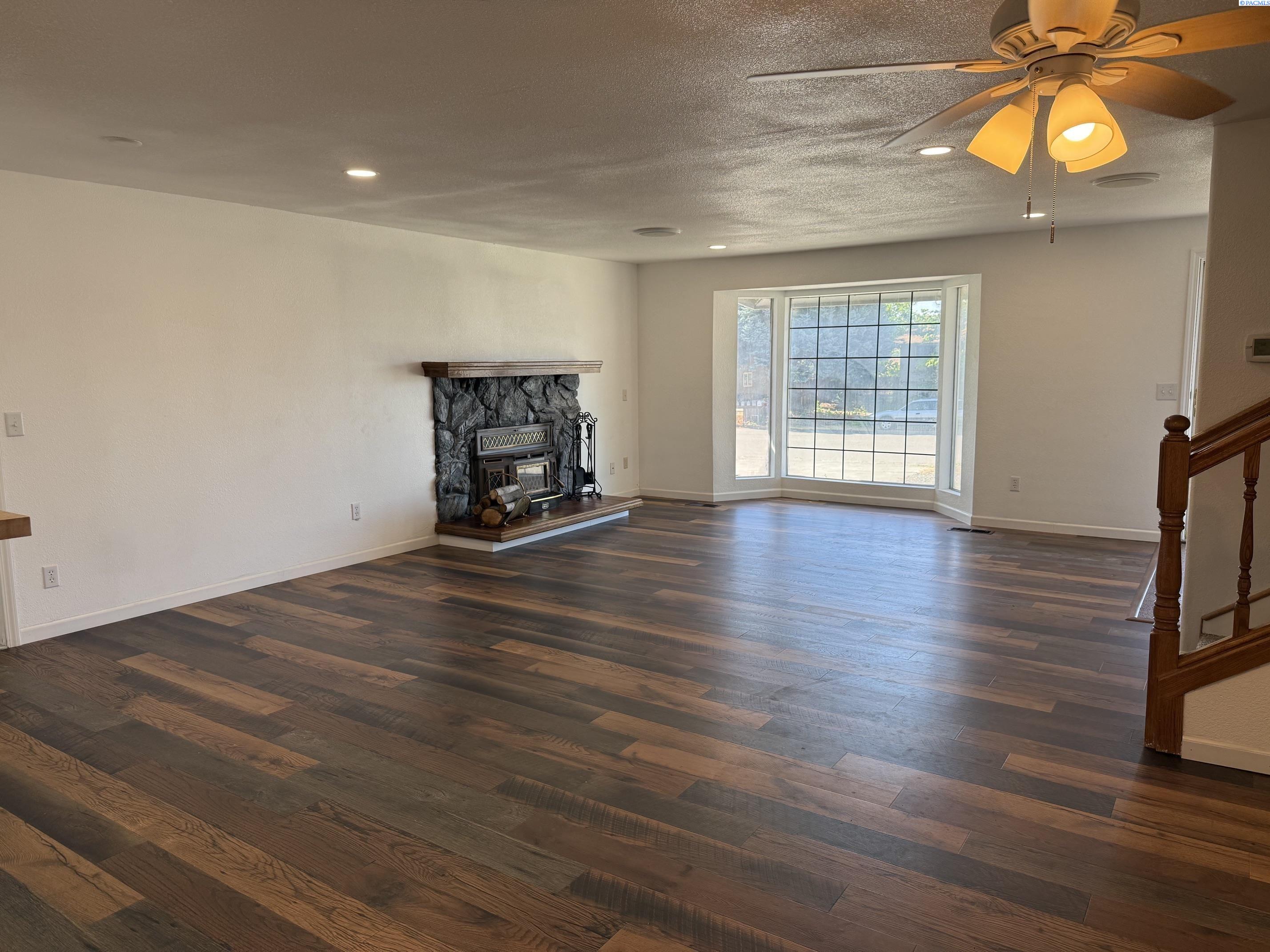 6105 Sylvester St, Pasco, WA 99301