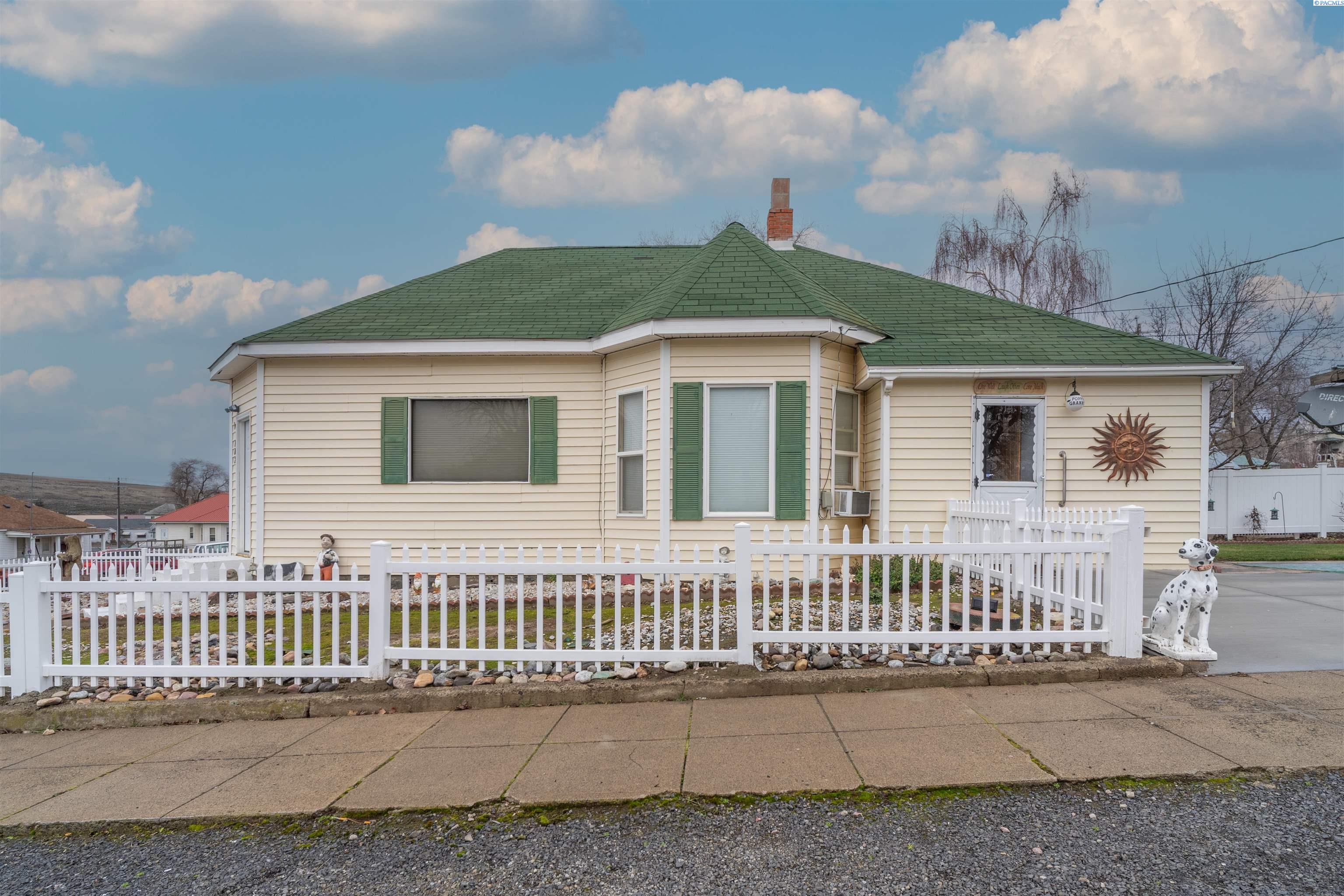 102 W 3rd Street, Lind WA 99341