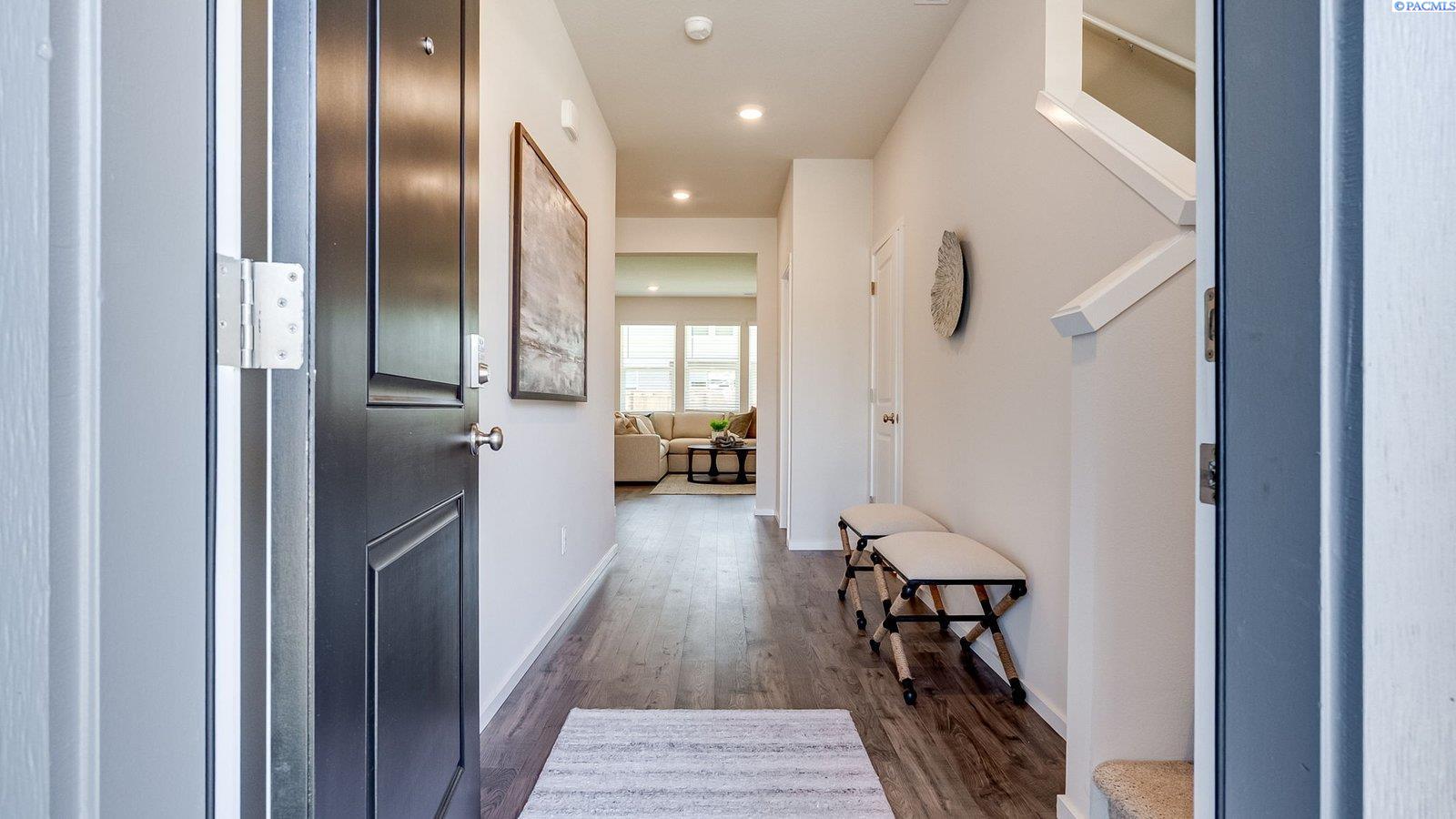 6439 Polar Dr, Pasco, WA 99301