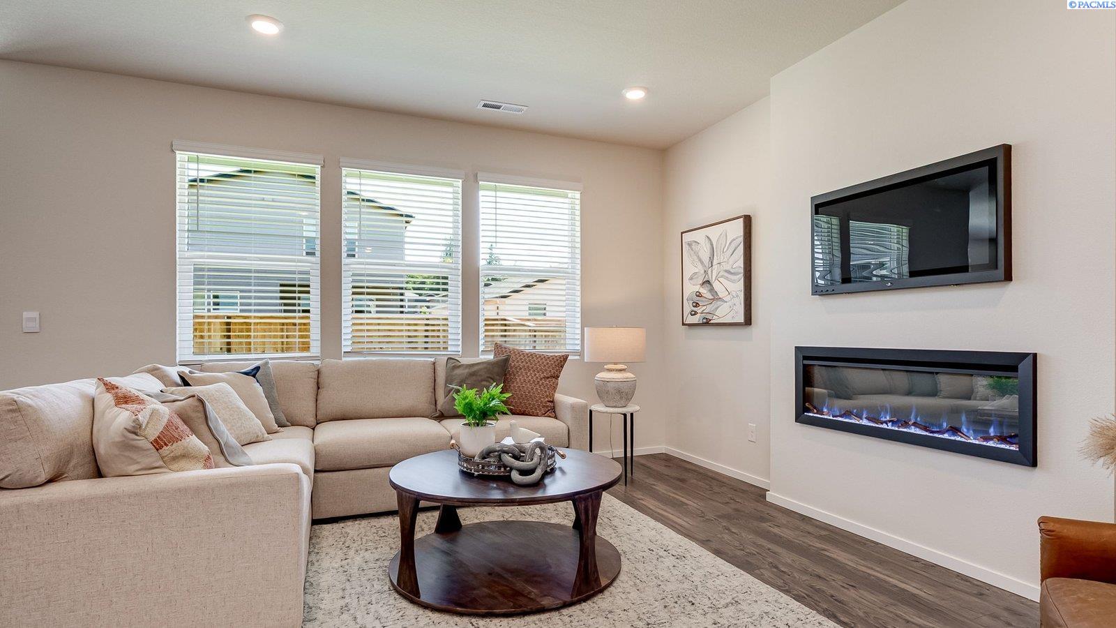 6439 Polar Dr, Pasco, WA 99301