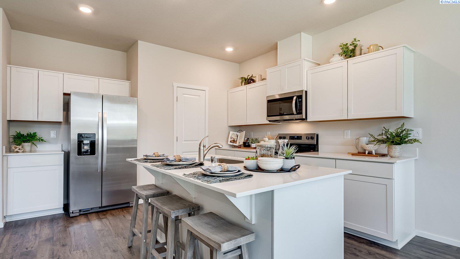 6439 Polar Dr, Pasco, WA 99301