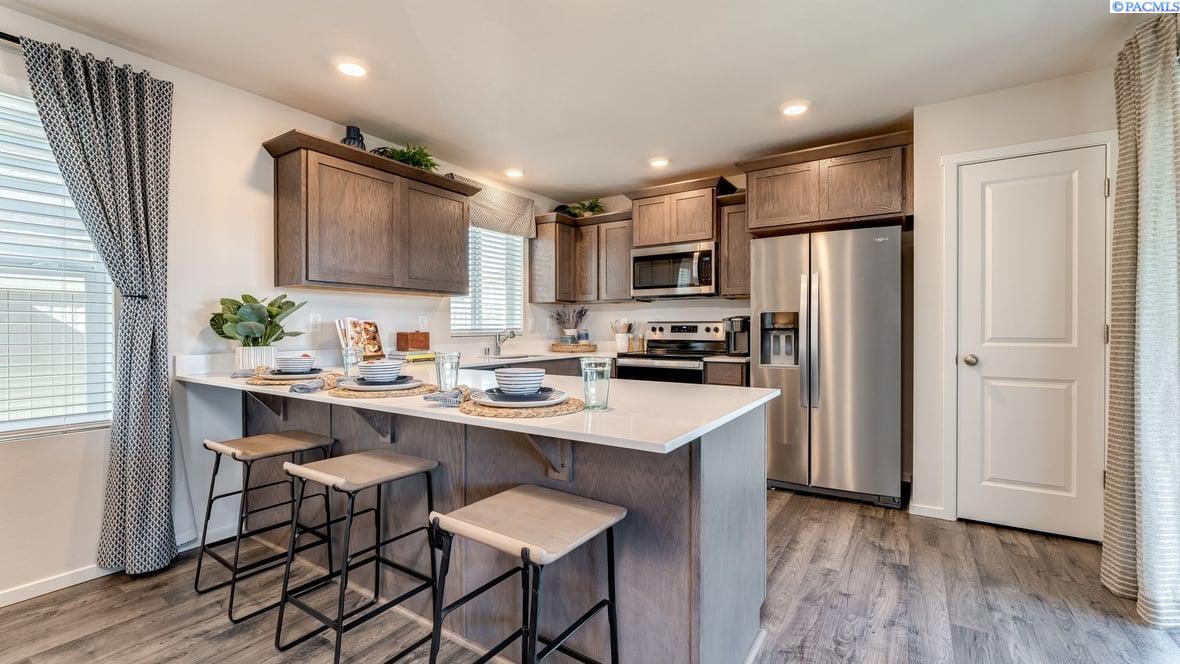 6436 Polar Dr, Pasco, WA 99301