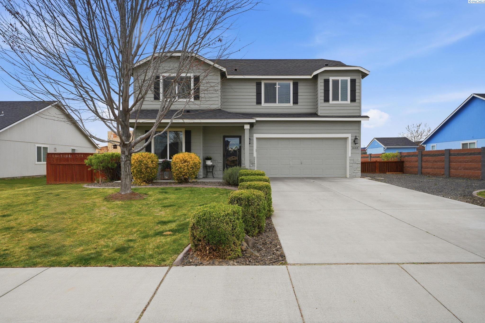 1664 Crab Apple Cir, West Richland, WA 99353