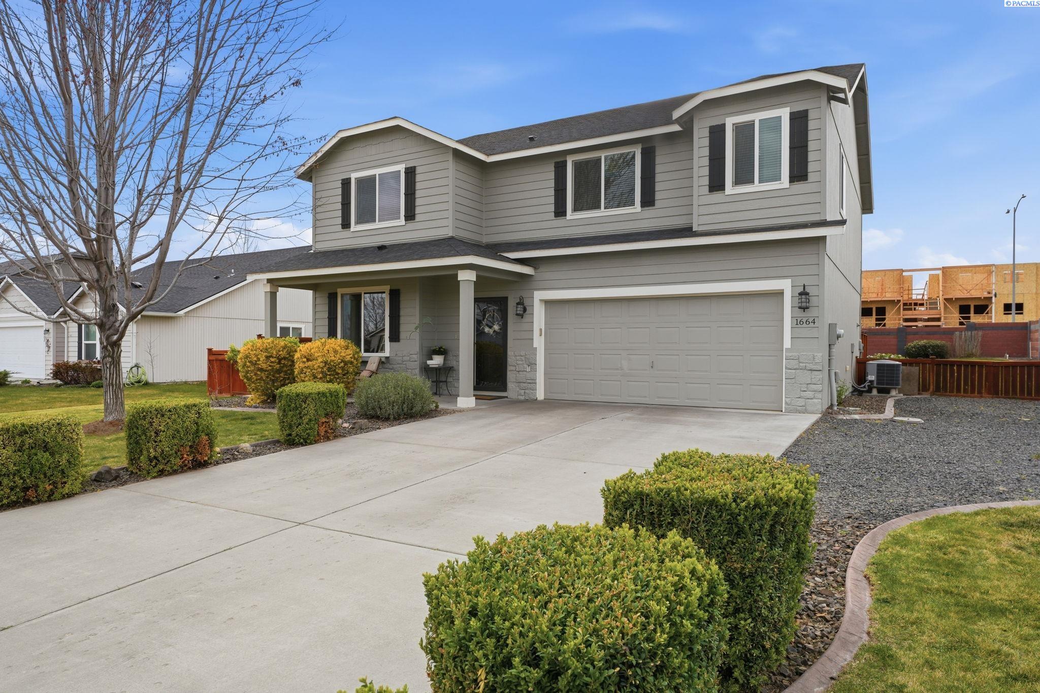 1664 Crab Apple Cir, West Richland, WA 99353