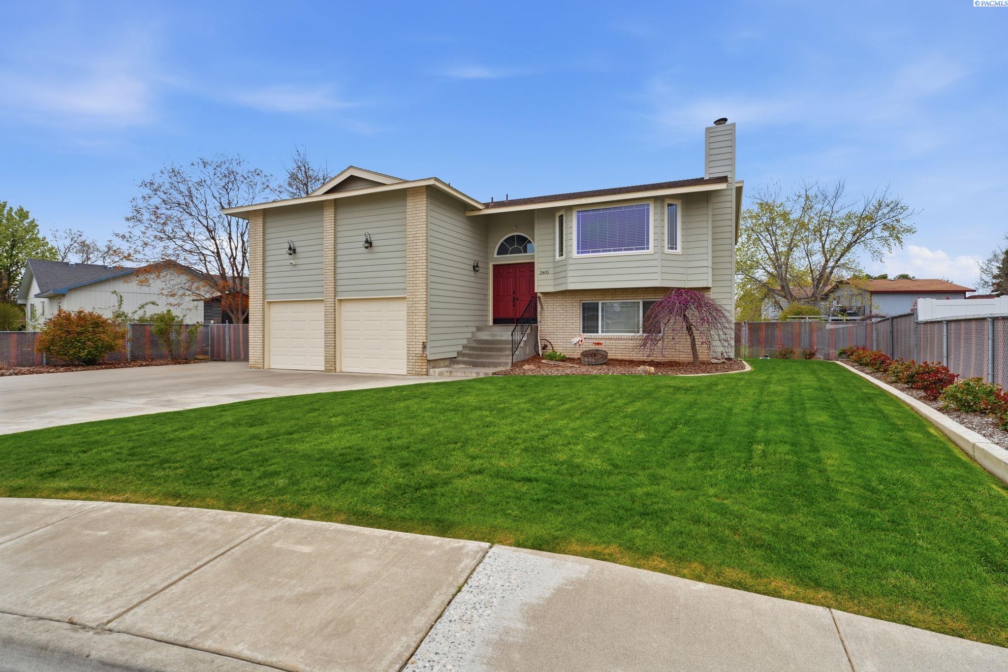 2405 Towhee Ln, West Richland, WA 99353