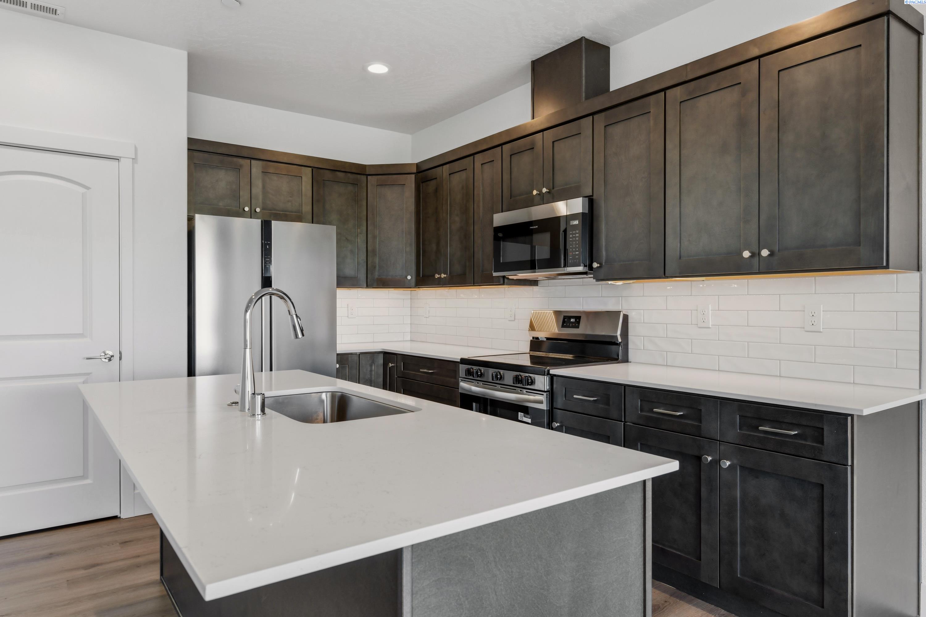 4517 Road 114 , Pasco, WA 99301