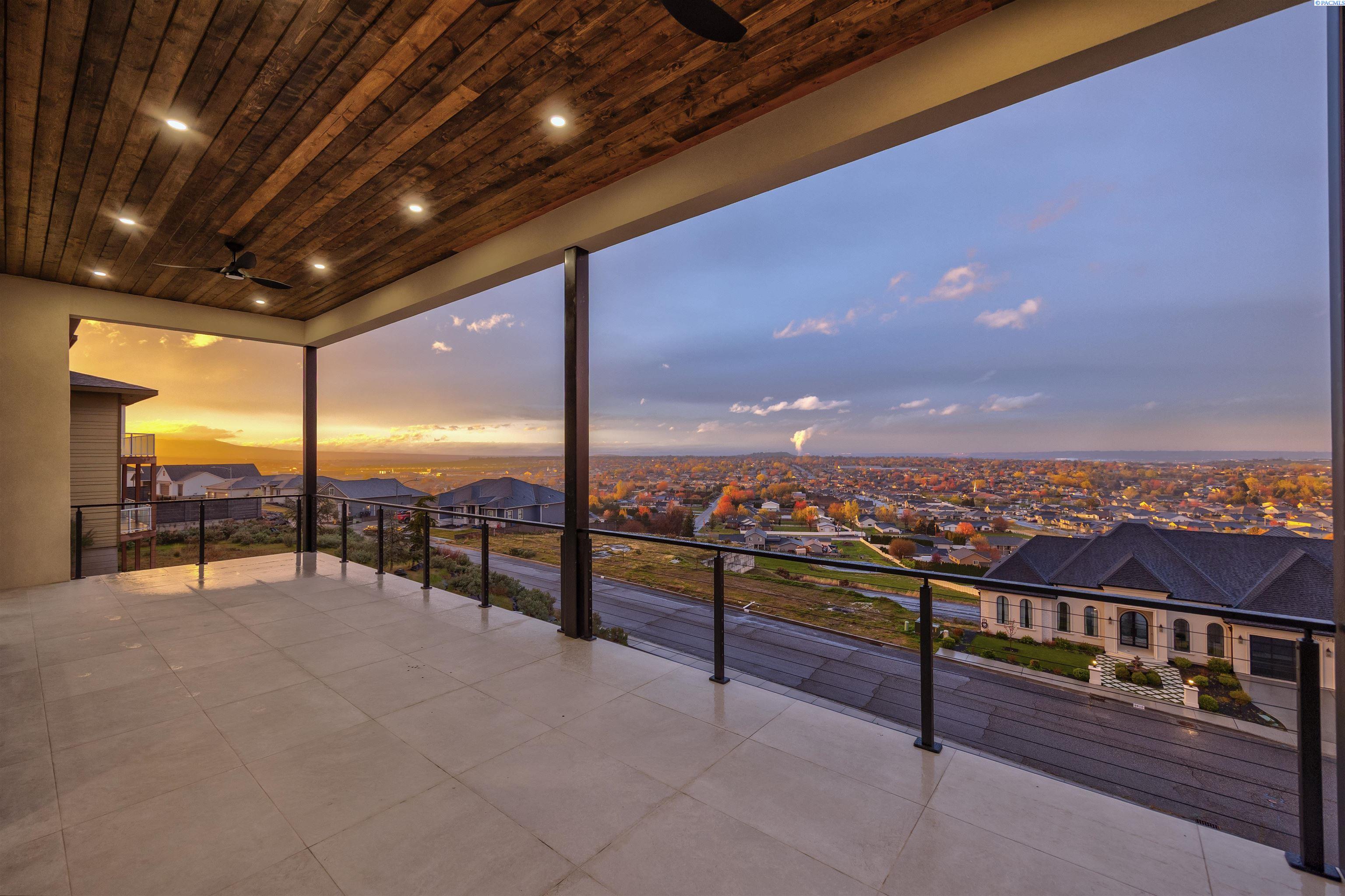 5411 Hershey Ln, West Richland, WA 99353