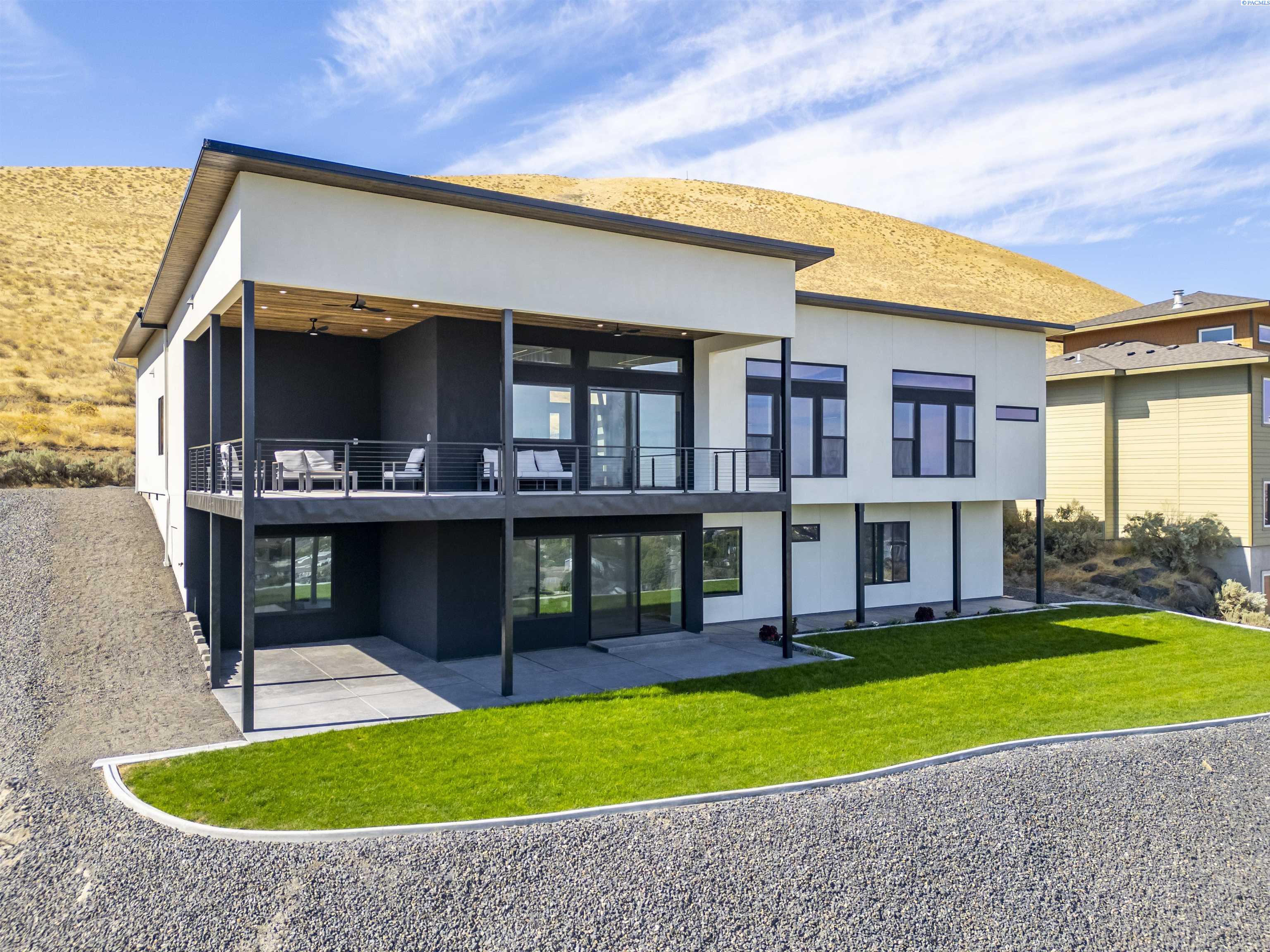 5411 Hershey Ln, West Richland, WA 99353