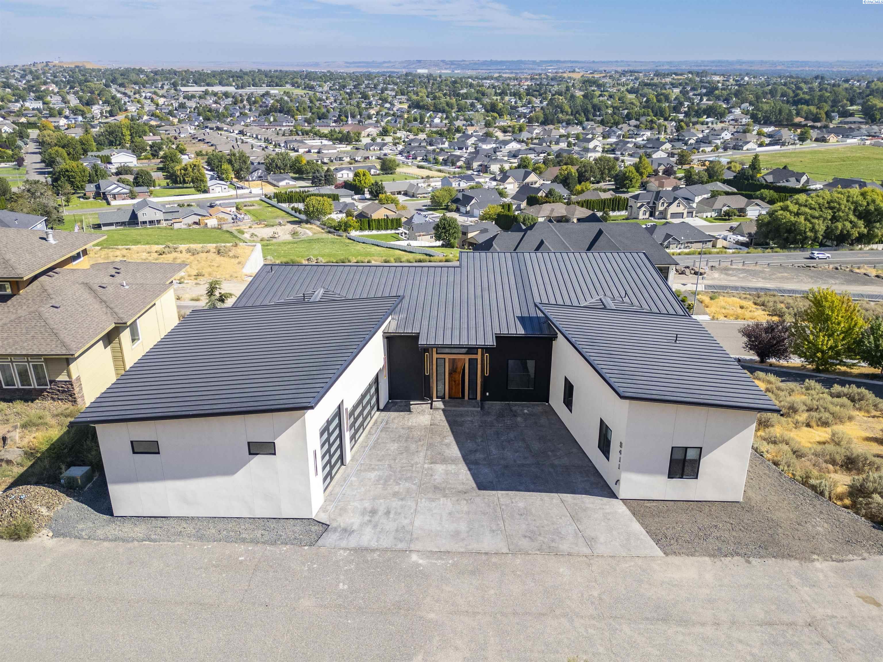 5411 Hershey Ln, West Richland, WA 99353
