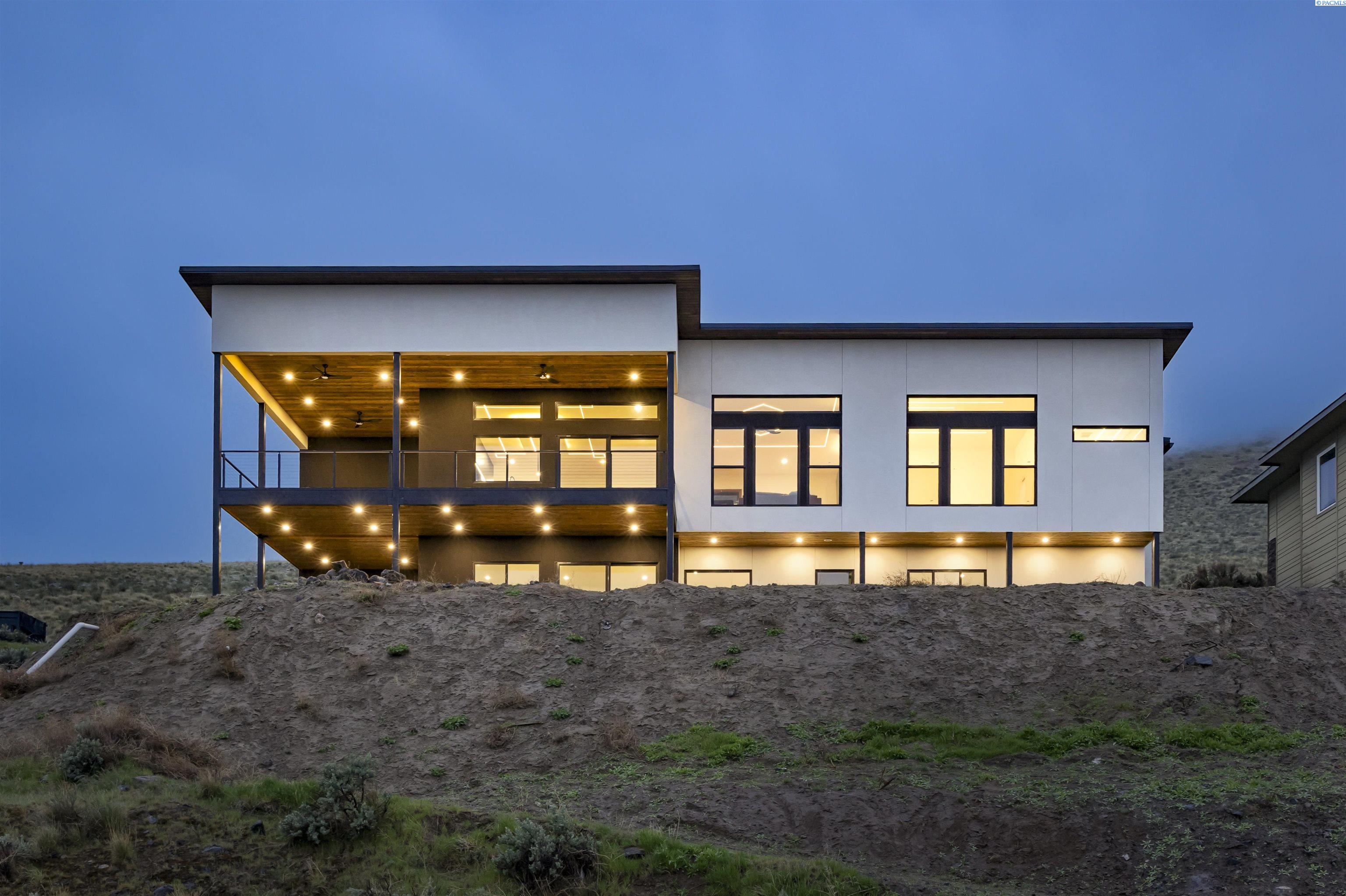 5411 Hershey Ln, West Richland, WA 99353