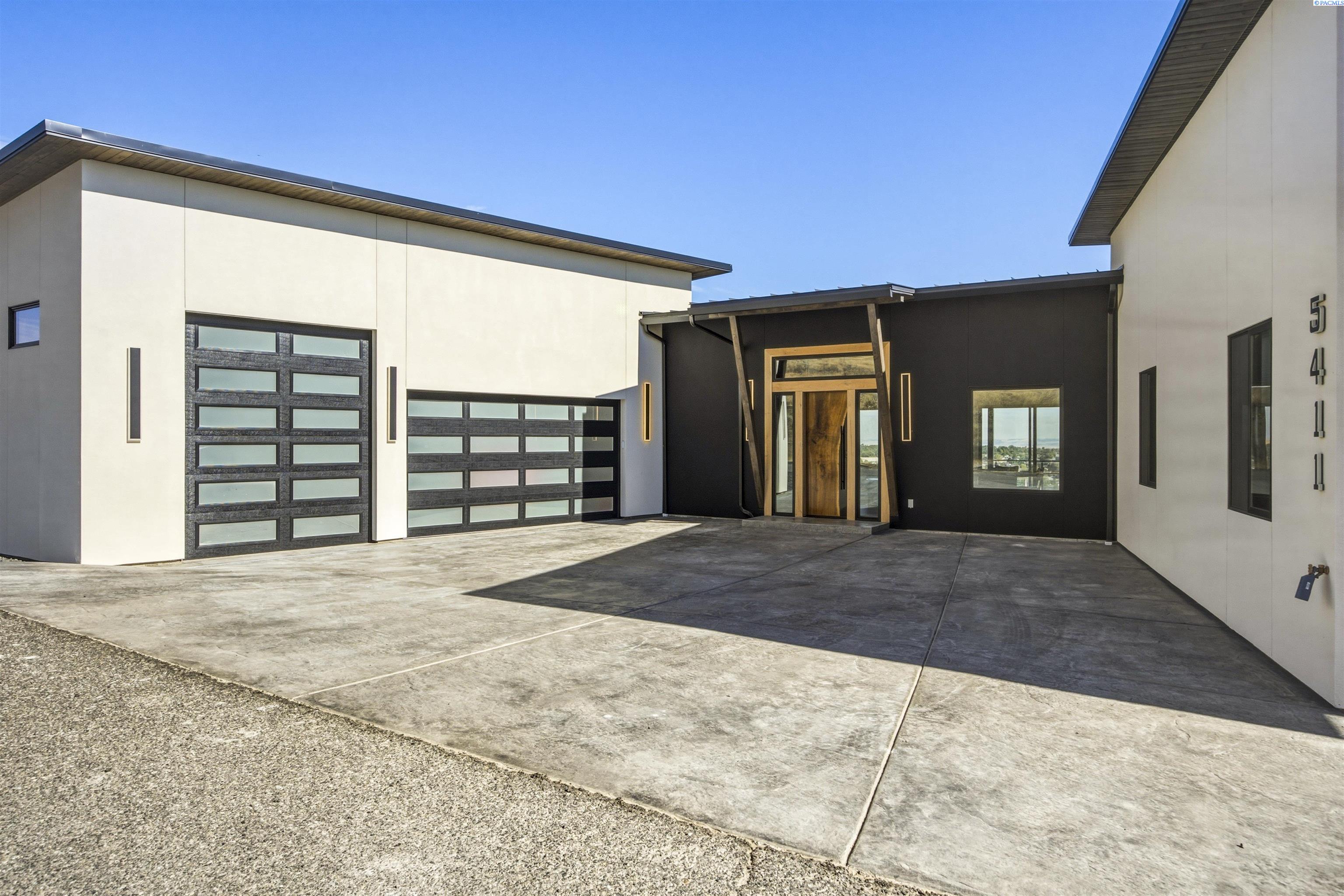 5411 Hershey Ln, West Richland, WA 99353