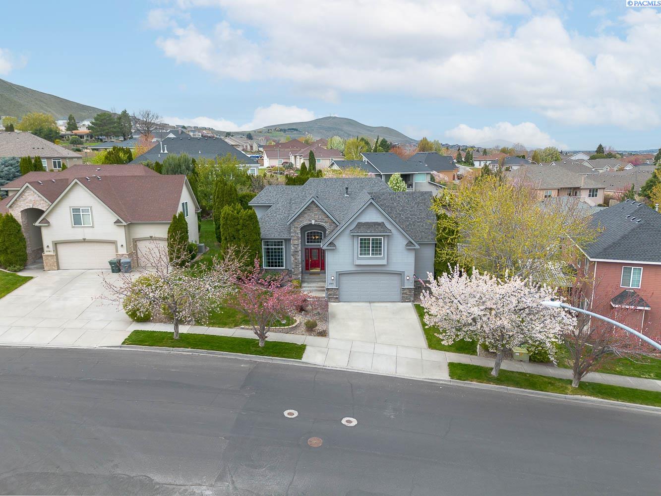2064 Newhaven Loop, Richland, WA 99352