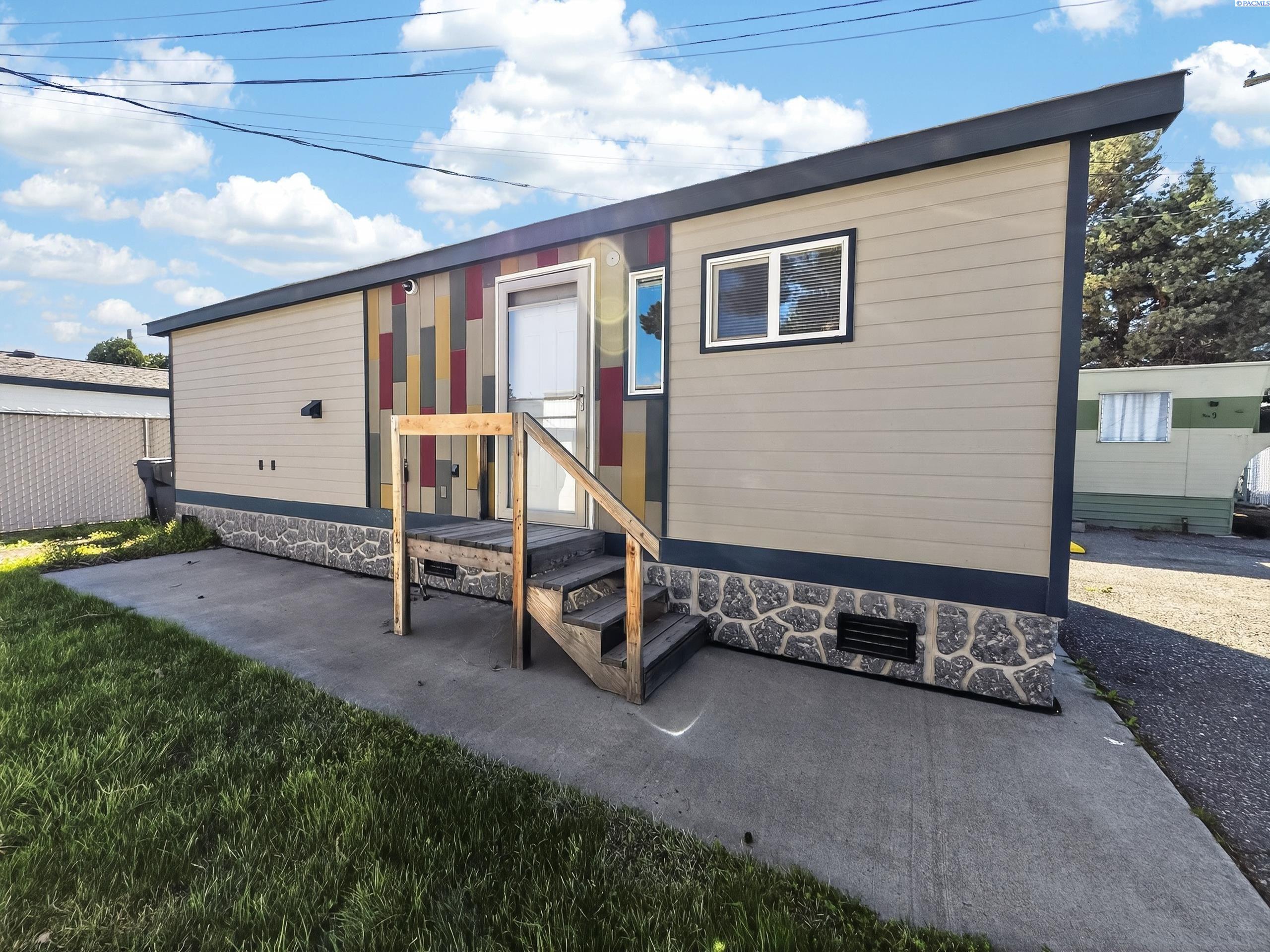 8 Royalty Ln, West Richland, WA 99353