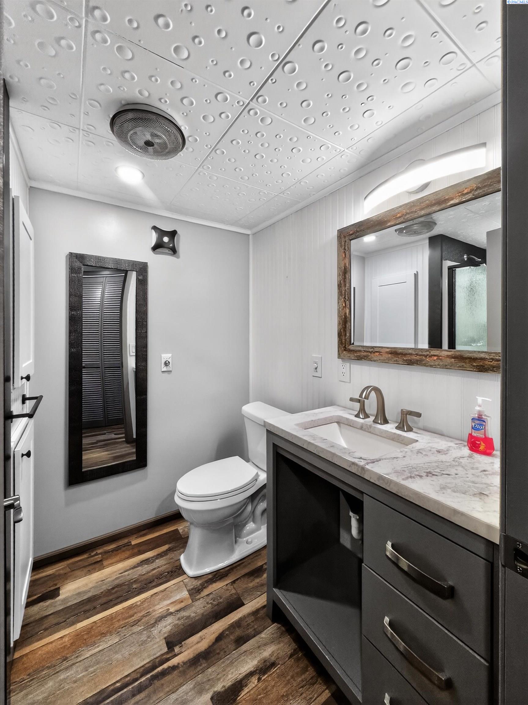 8 Royalty Ln, West Richland, WA 99353