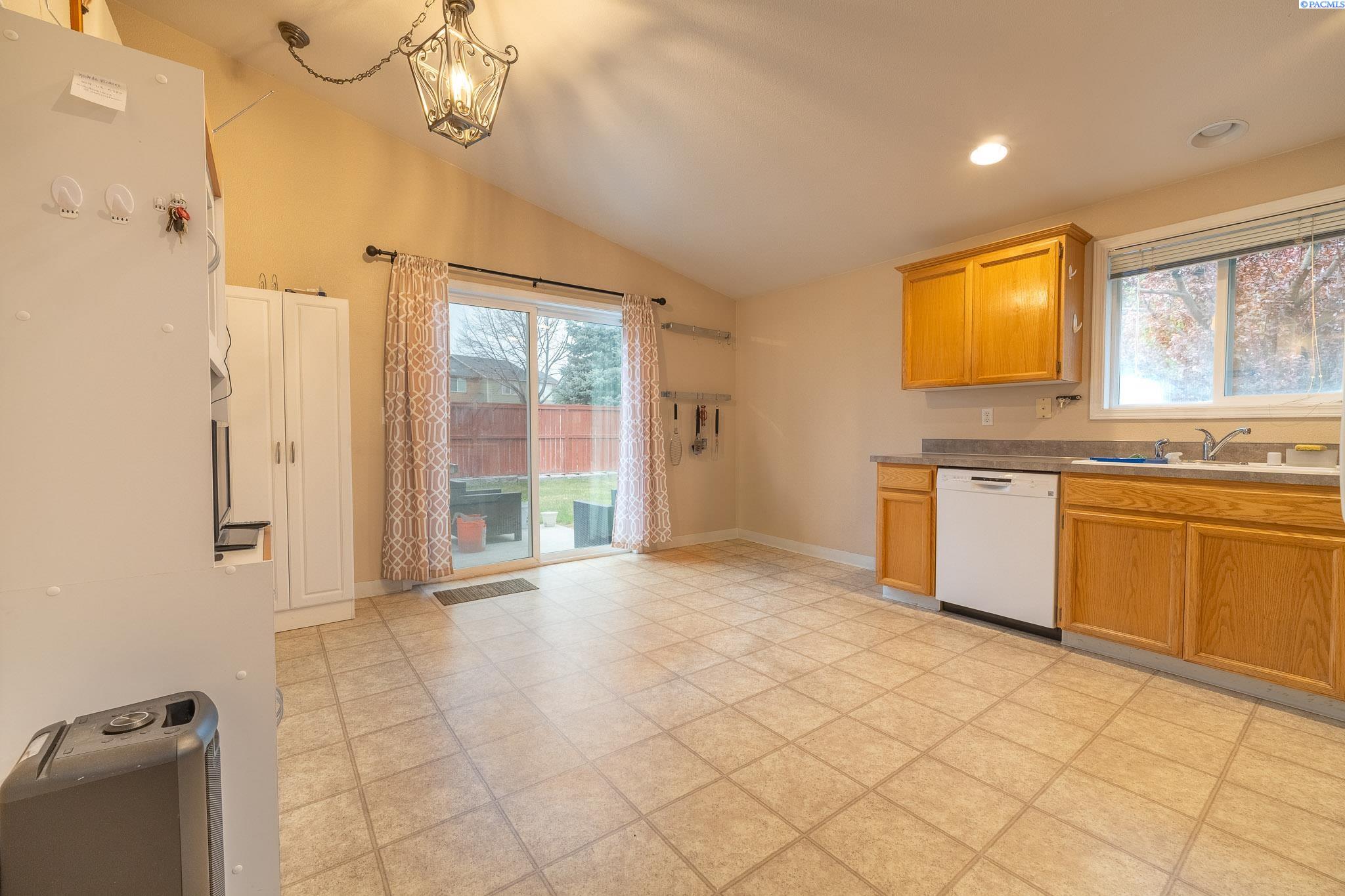 7607 Vendovi , Pasco, WA 99301