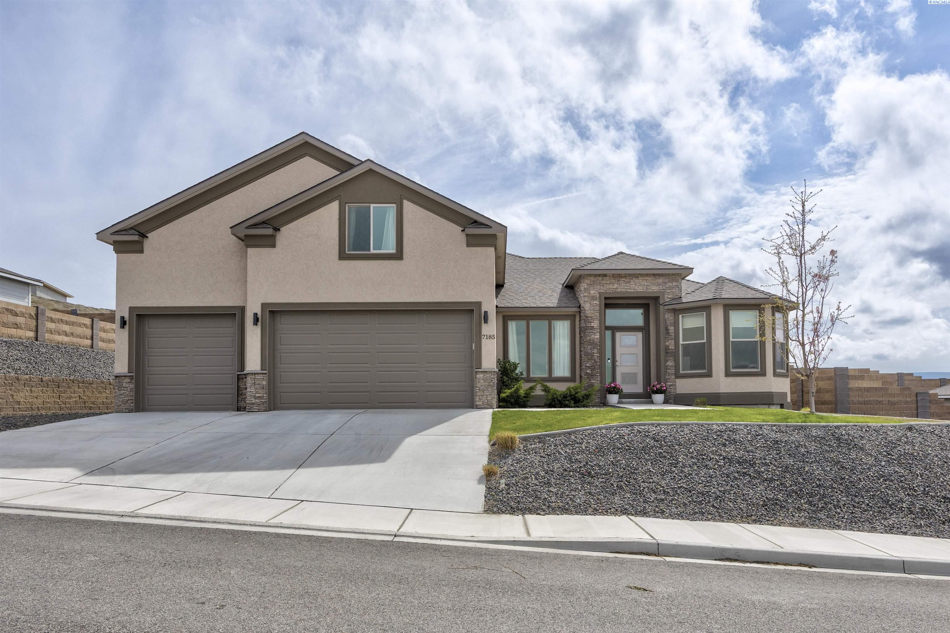 7185 Corsica St, West Richland, WA 99353