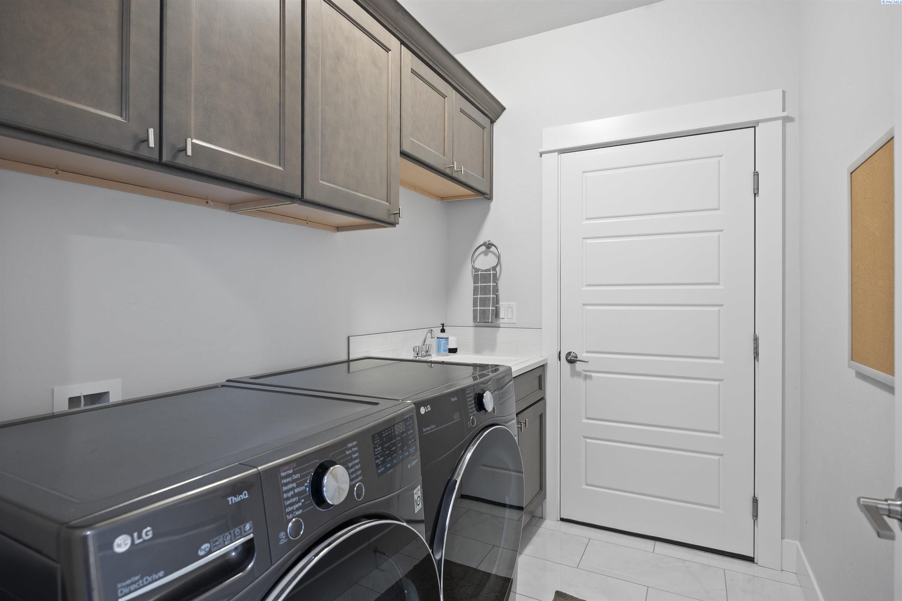 7185 Corsica St, West Richland, WA 99353