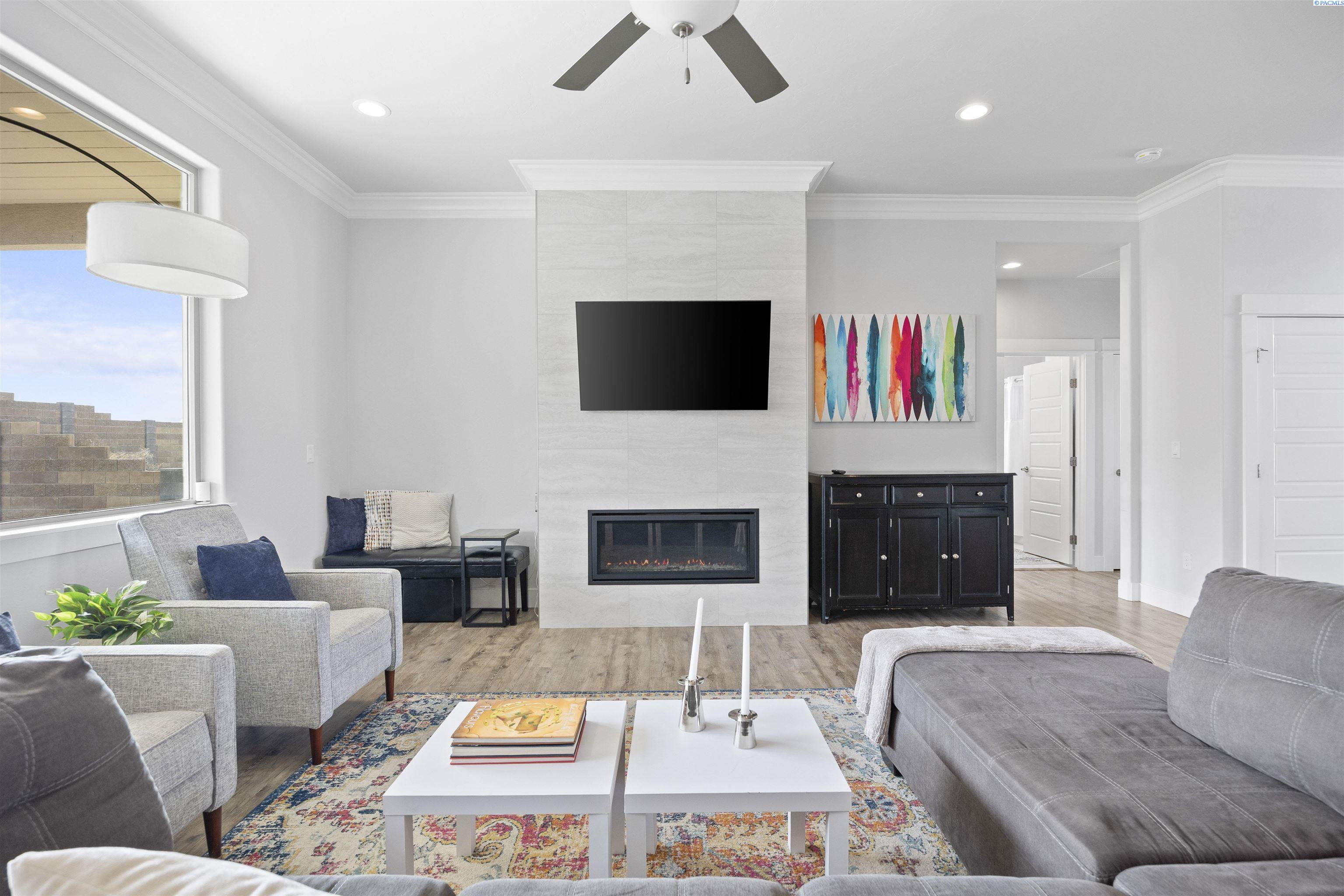 7185 Corsica St, West Richland, WA 99353