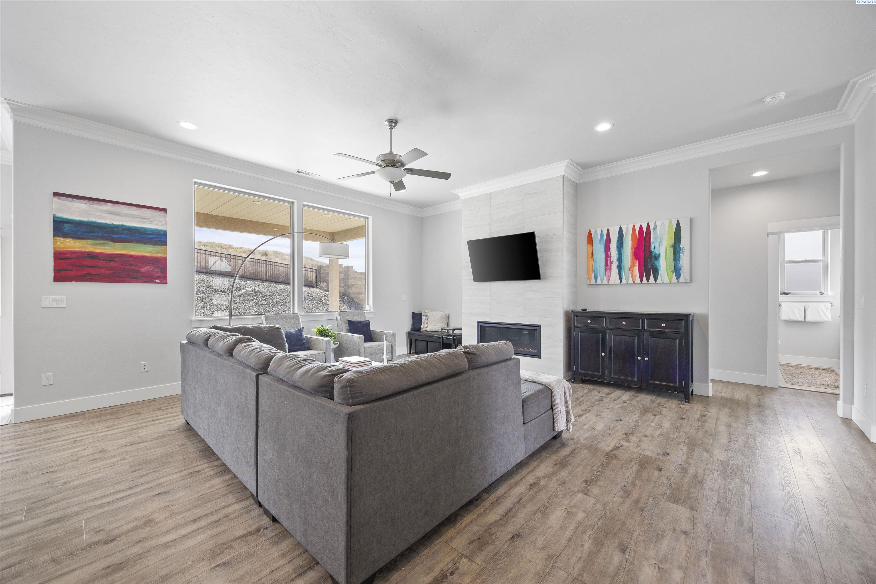 7185 Corsica St, West Richland, WA 99353