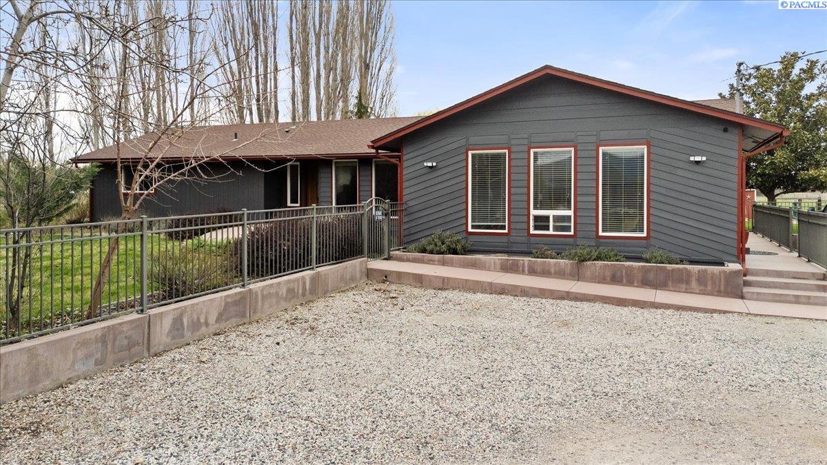 168802 W Johnson Rd, Prosser WA 99350-8245