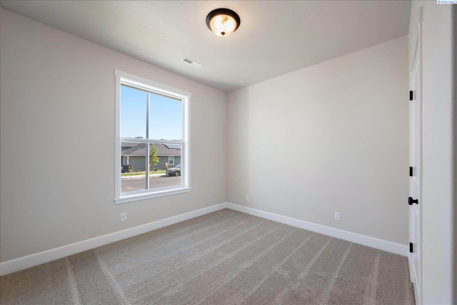 7243 W 29th Pl, Kennewick, WA 99338