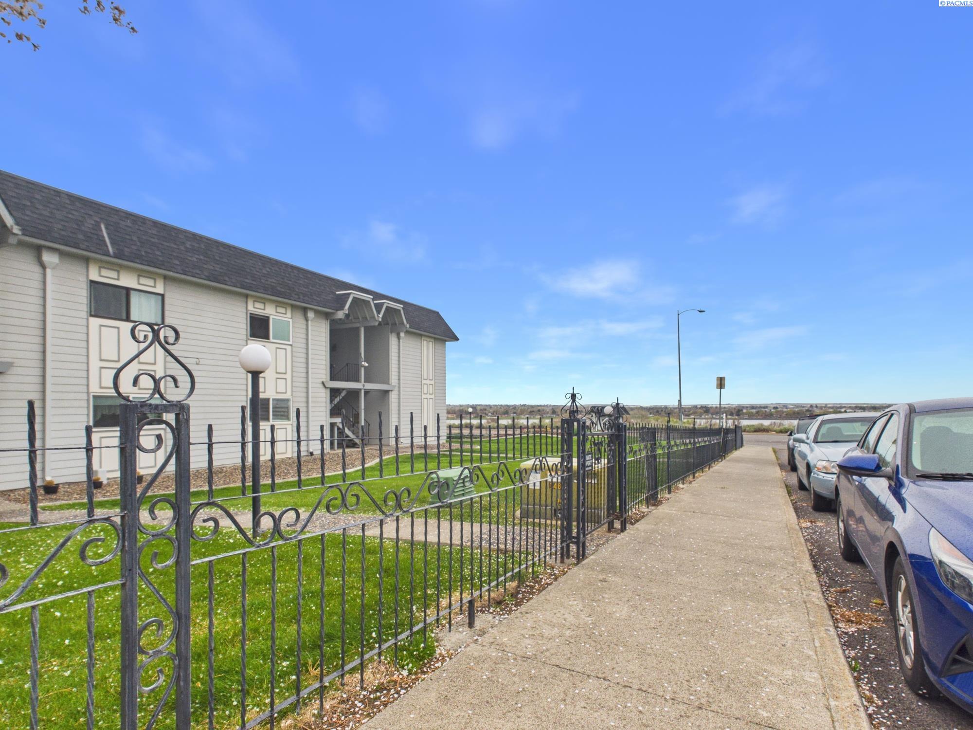 2401 Canal Dr #9C, Kennewick, WA 99336