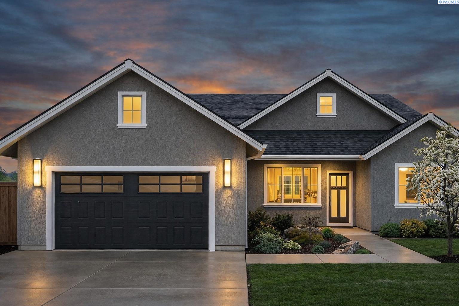 312 Olivia St, Sunnyside WA 98944